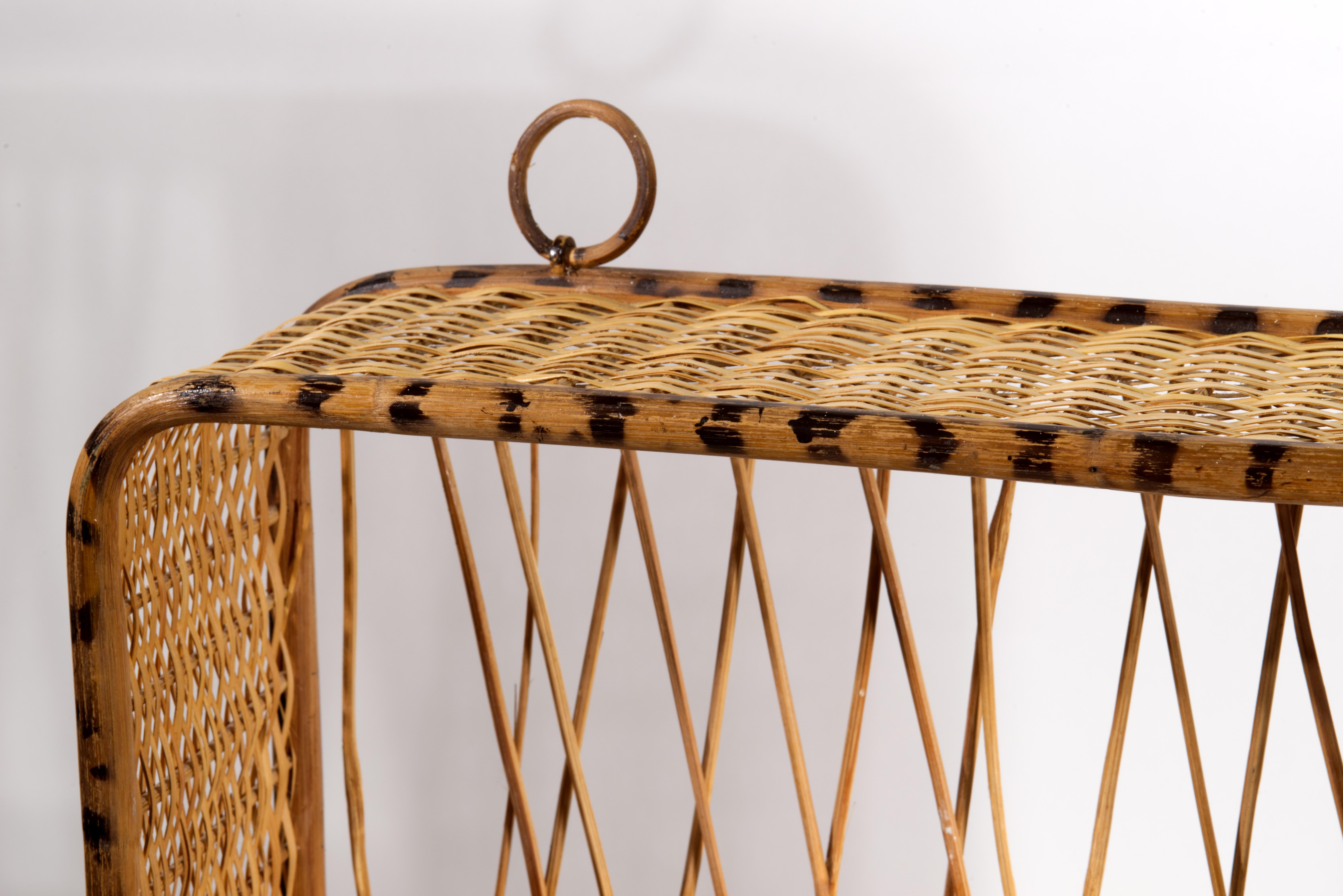 Étagère murale vintage en bambou et rotin écaille de tortue avec porte abaissée en vente 3