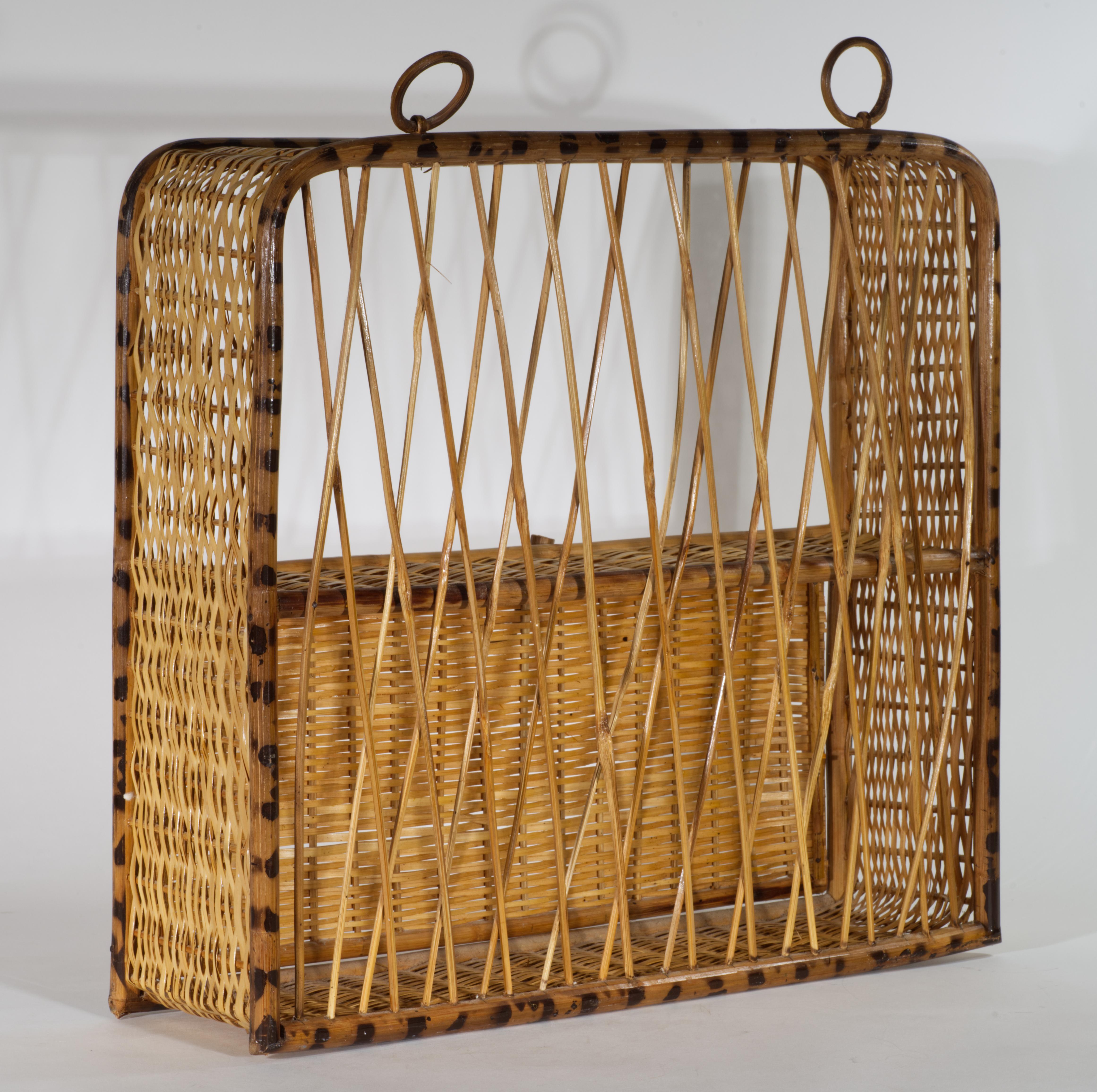 Bambou Étagère murale vintage en bambou et rotin écaille de tortue avec porte abaissée en vente