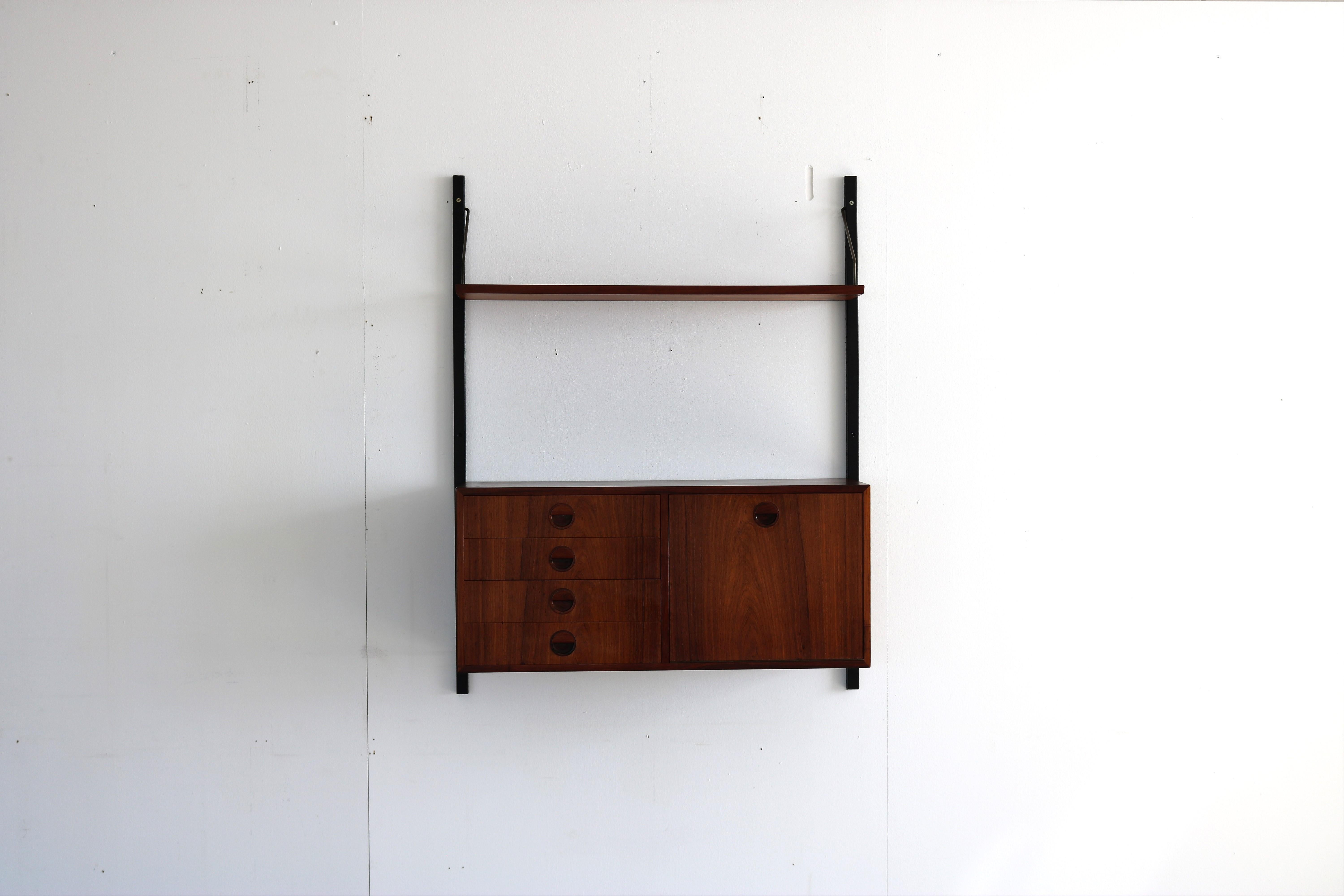 Vintage wall system rosewood HG Furniture Danish (5).

Rosewood wall system from HG Furniture. The system is of high quality and can be arranged according to your own wishes.

Period 1960s
Designs HG Furniture Denmark
conditions good light