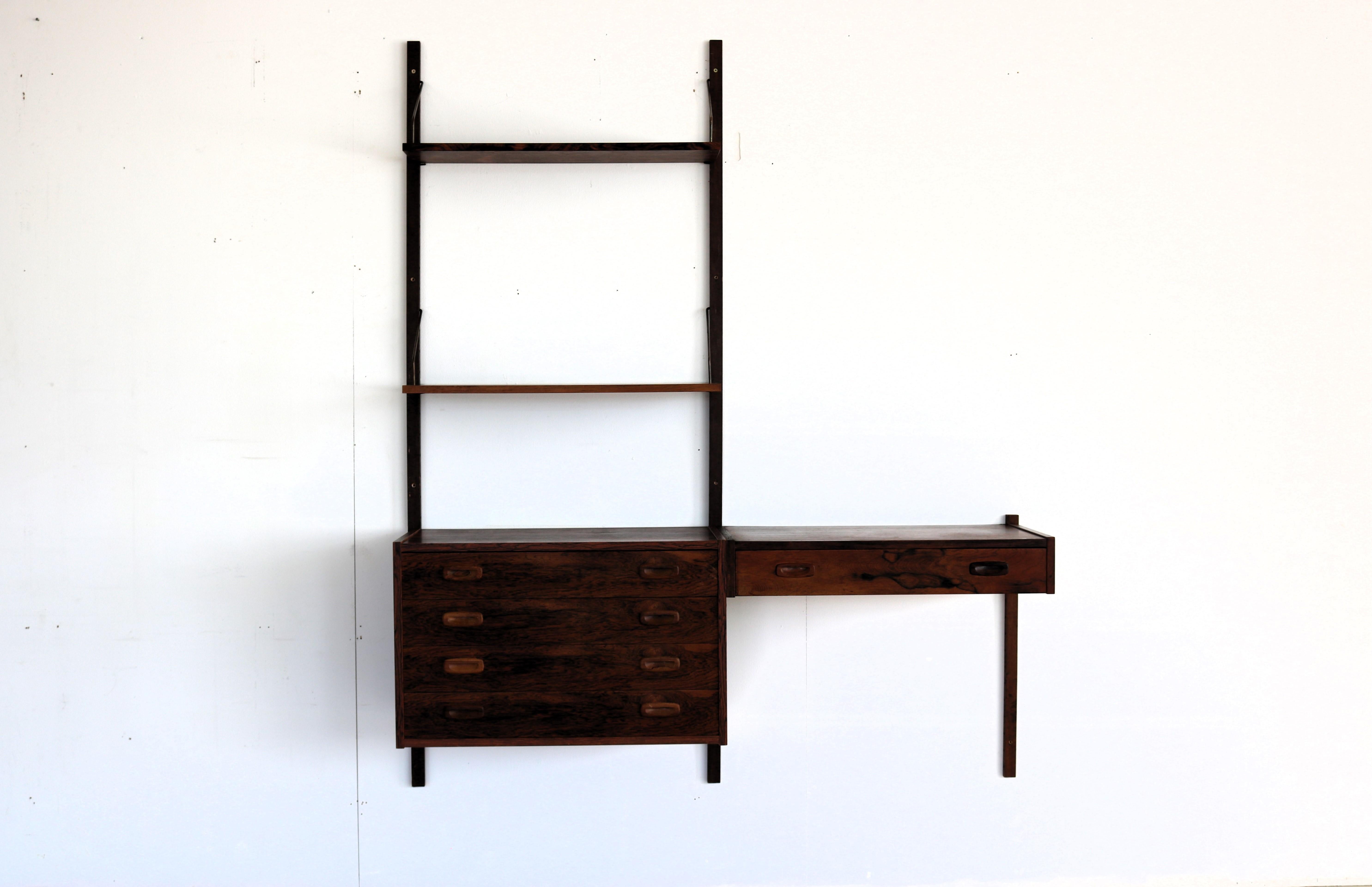 Vintage wall system wall unit 1960s Danish (1)

Period 1960s
Designs unknown Denmark
Conditions good light signs of use
Size 200 x 163 x 45 (hxwxd)

Details rosewood; brass; modular; can also be combined with a second wall system;

Article