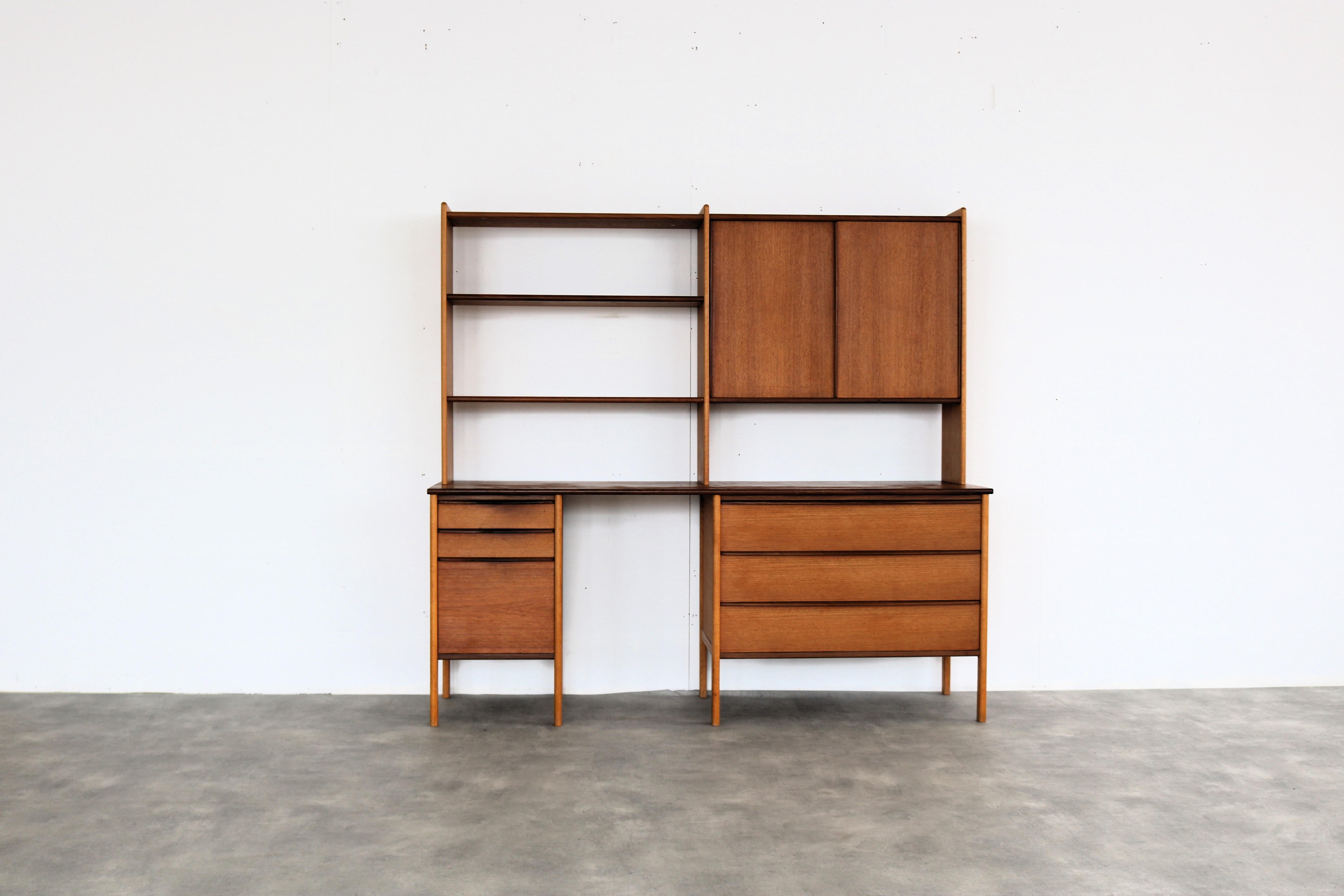 vintage wall unit  cupboard  desk  teak  Ulferts

period  60's
design  Ulferts Sweden  Sweden
condition  good  light signs of use
size  161 x 171 x 53 (hxwxd)

details  teak; oak; modular; 

article number  2410