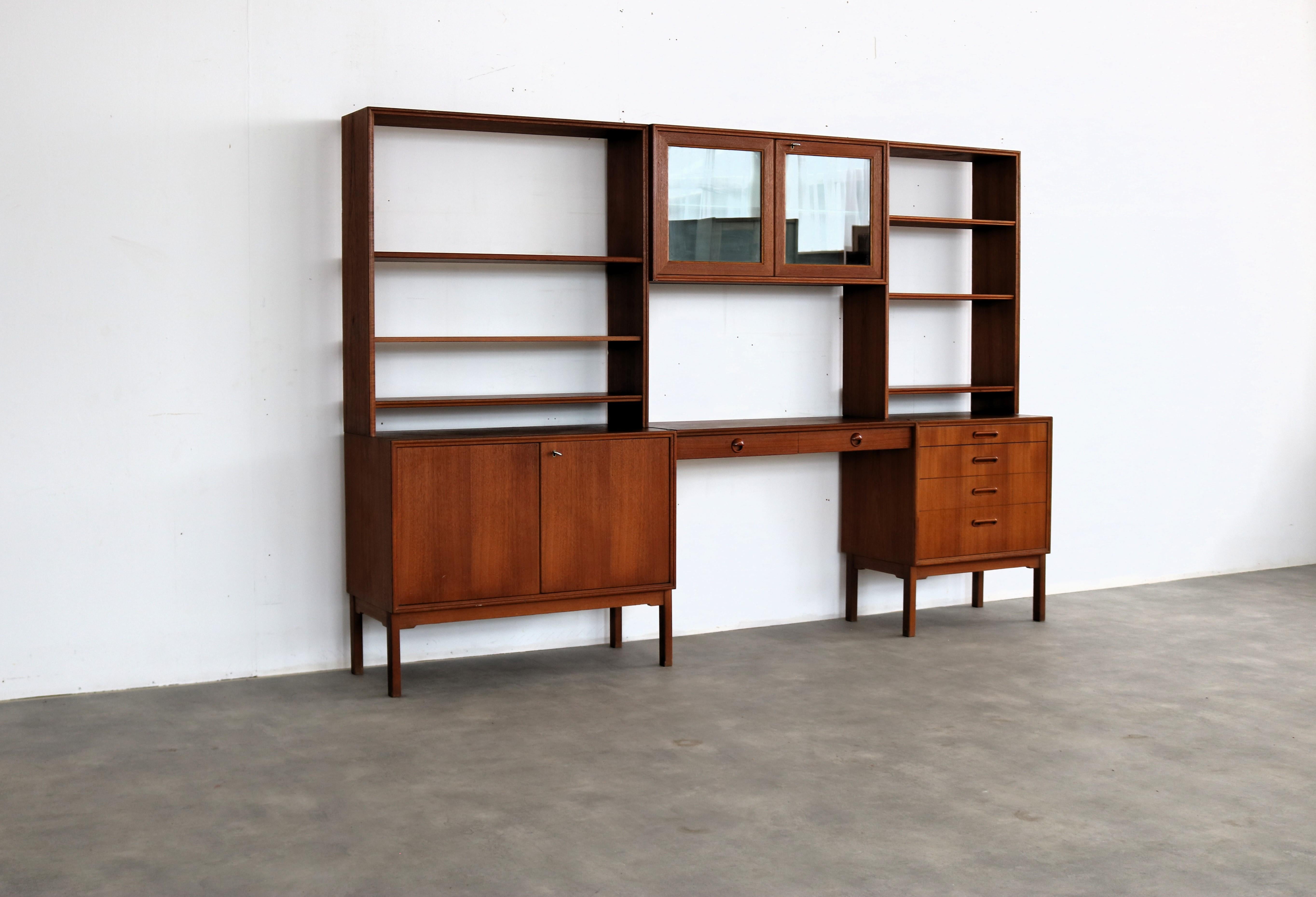 vintage wall unit  teak  Karlitt  1960s  Swedish In Good Condition In Lemmer, NL