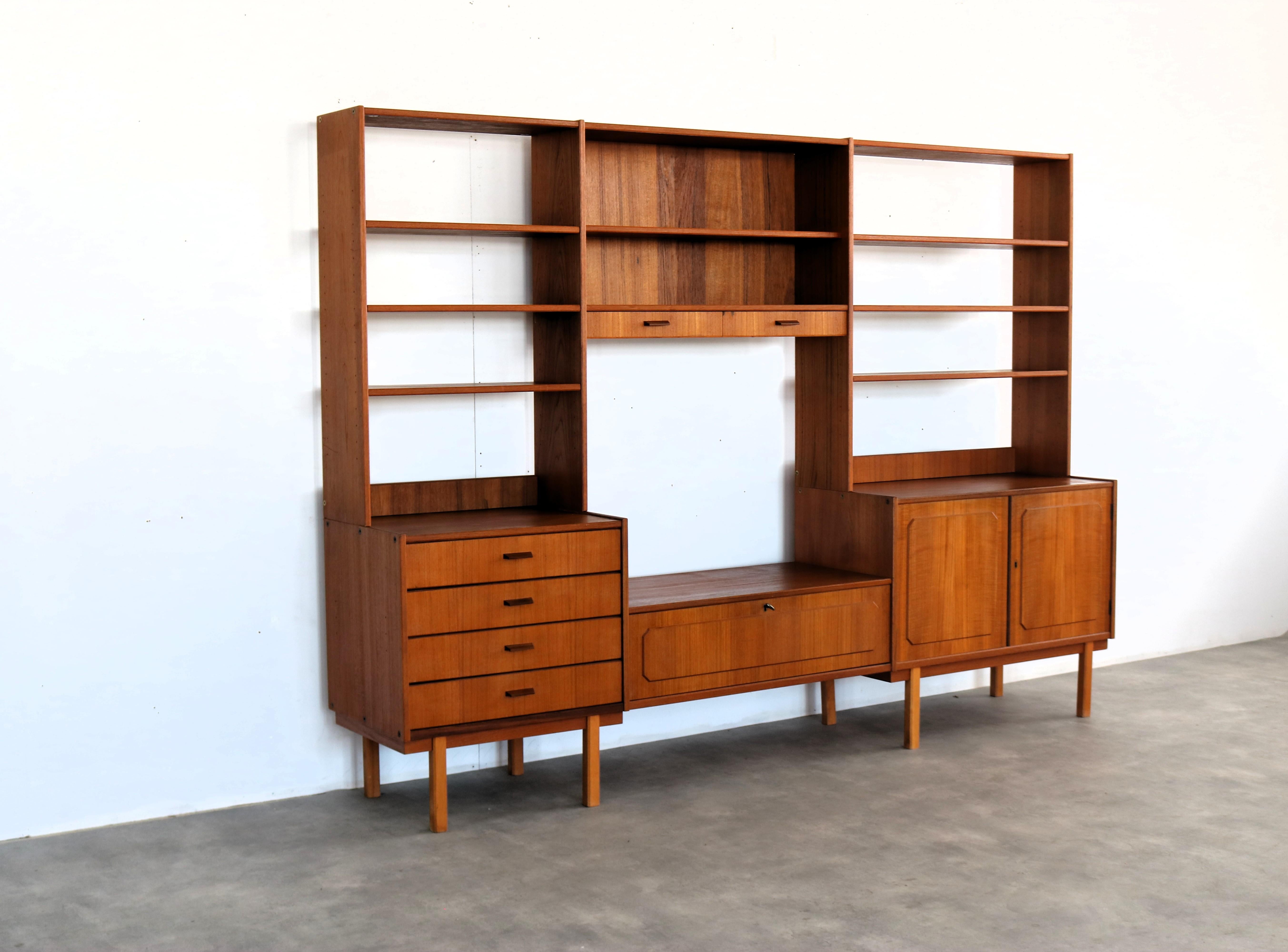 vintage wall unit  wall cabinet  1960s  Swedish In Good Condition For Sale In Lemmer, NL