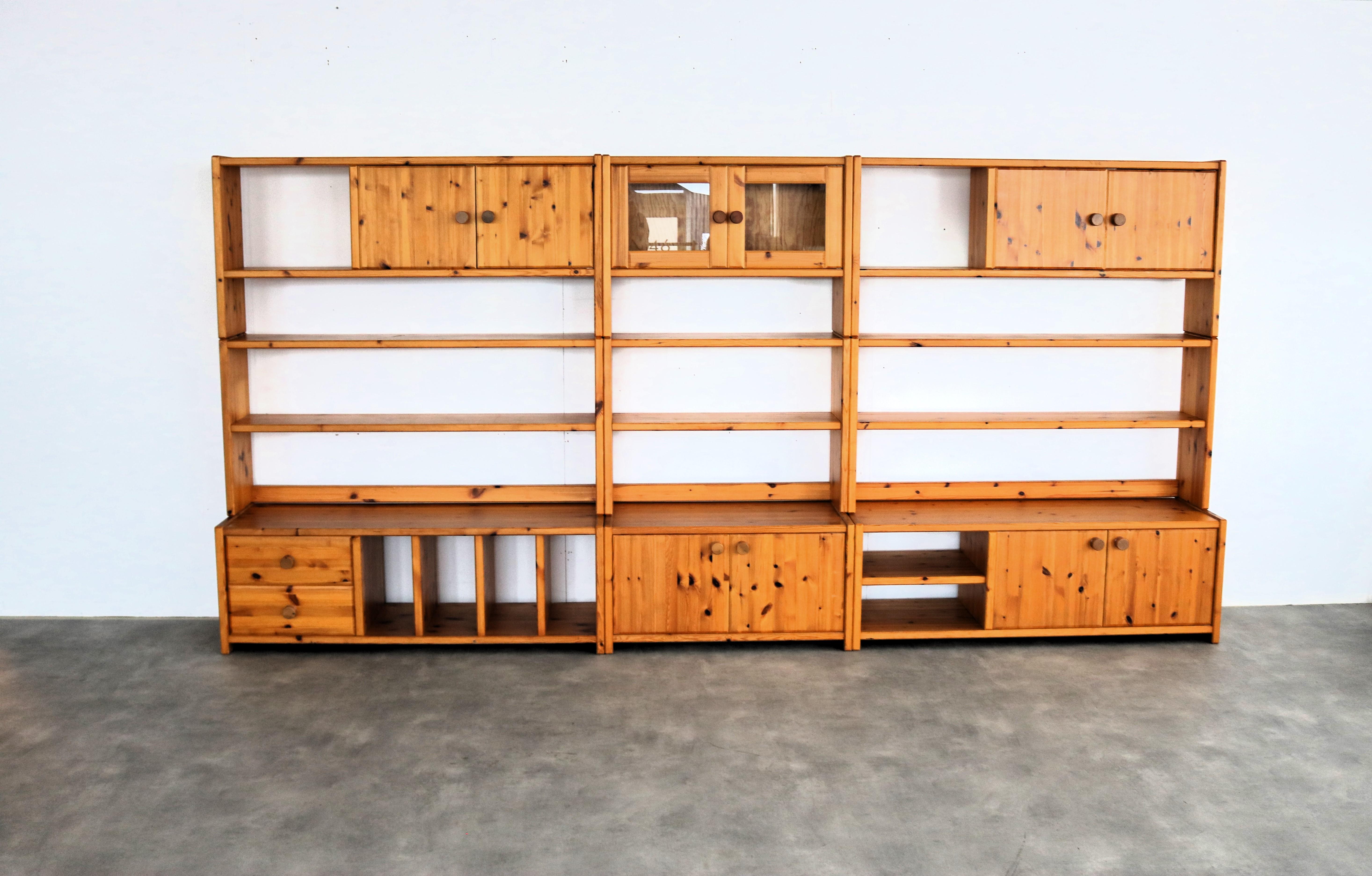 vintage wall unit  wall cabinets  Swedish  70's In Good Condition For Sale In Lemmer, NL