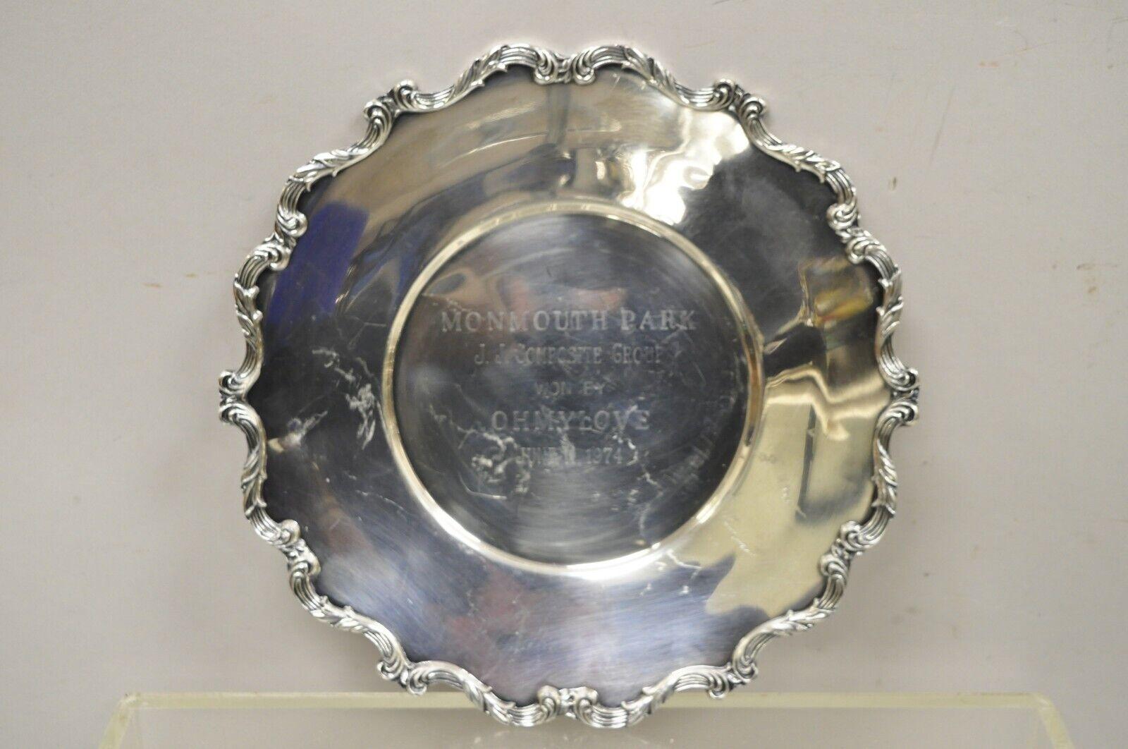 Assiettes vintage Wallace 1125 en métal argenté Monmouth Park Award Bon état - En vente à Philadelphia, PA