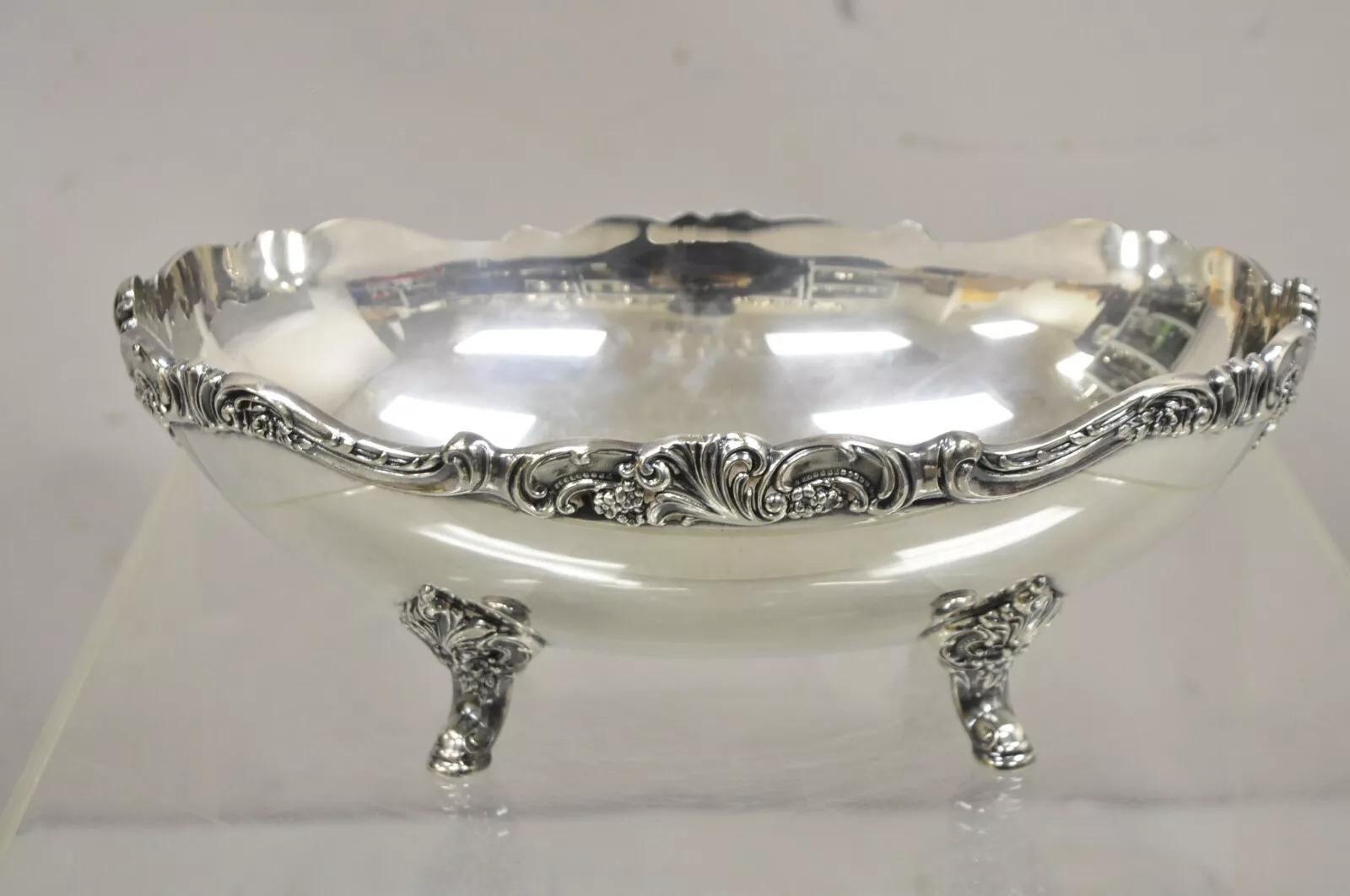 Unknown Vintage Wallace 214 Victorian Style Silver Plated Oval Footed Fruit Bowl For Sale