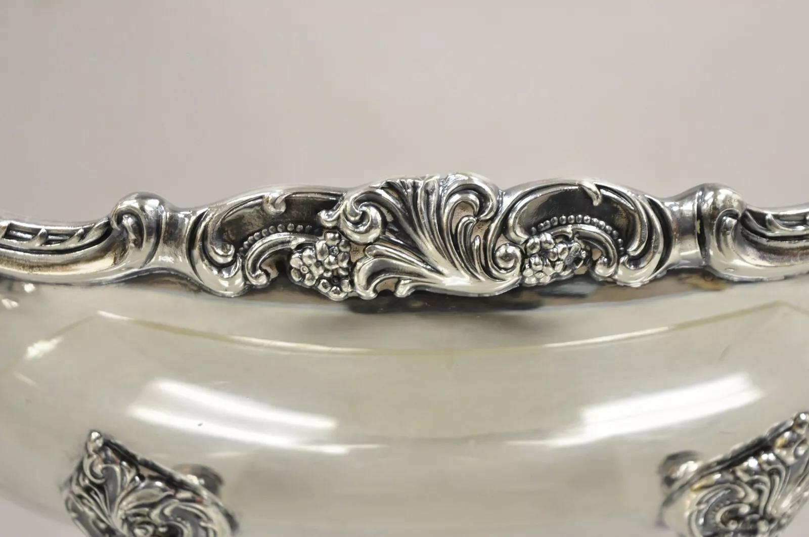 Vintage Wallace 214 Victorian Style Silver Plated Oval Footed Fruit Bowl For Sale 3