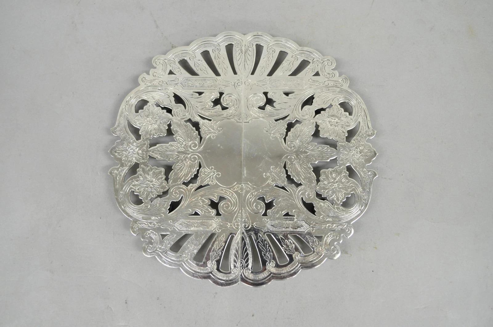 Vintage Wallace 7332 Victorian Style Silver Plated Expanding Pot Trivet (B). Circa Mid 20th Century. Dimensions : 0,5