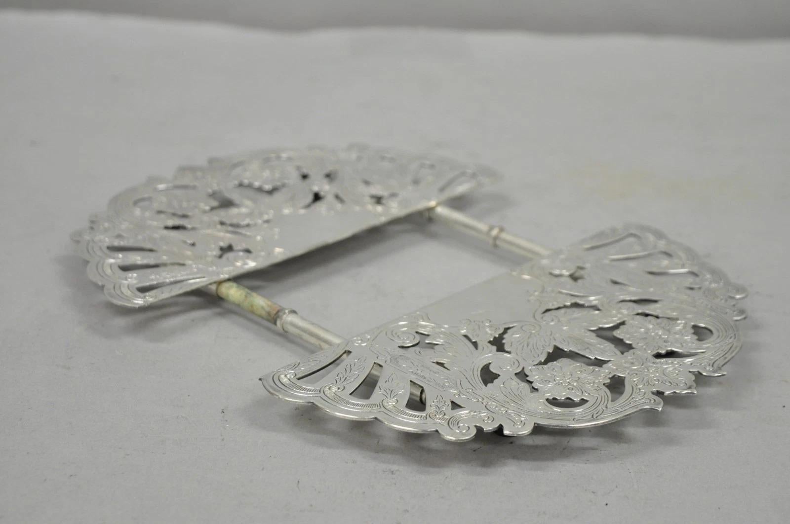 20ième siècle Vintage Wallace 7332 Victorian Style Silver Plated Expanding Pot Trivet (B) en vente