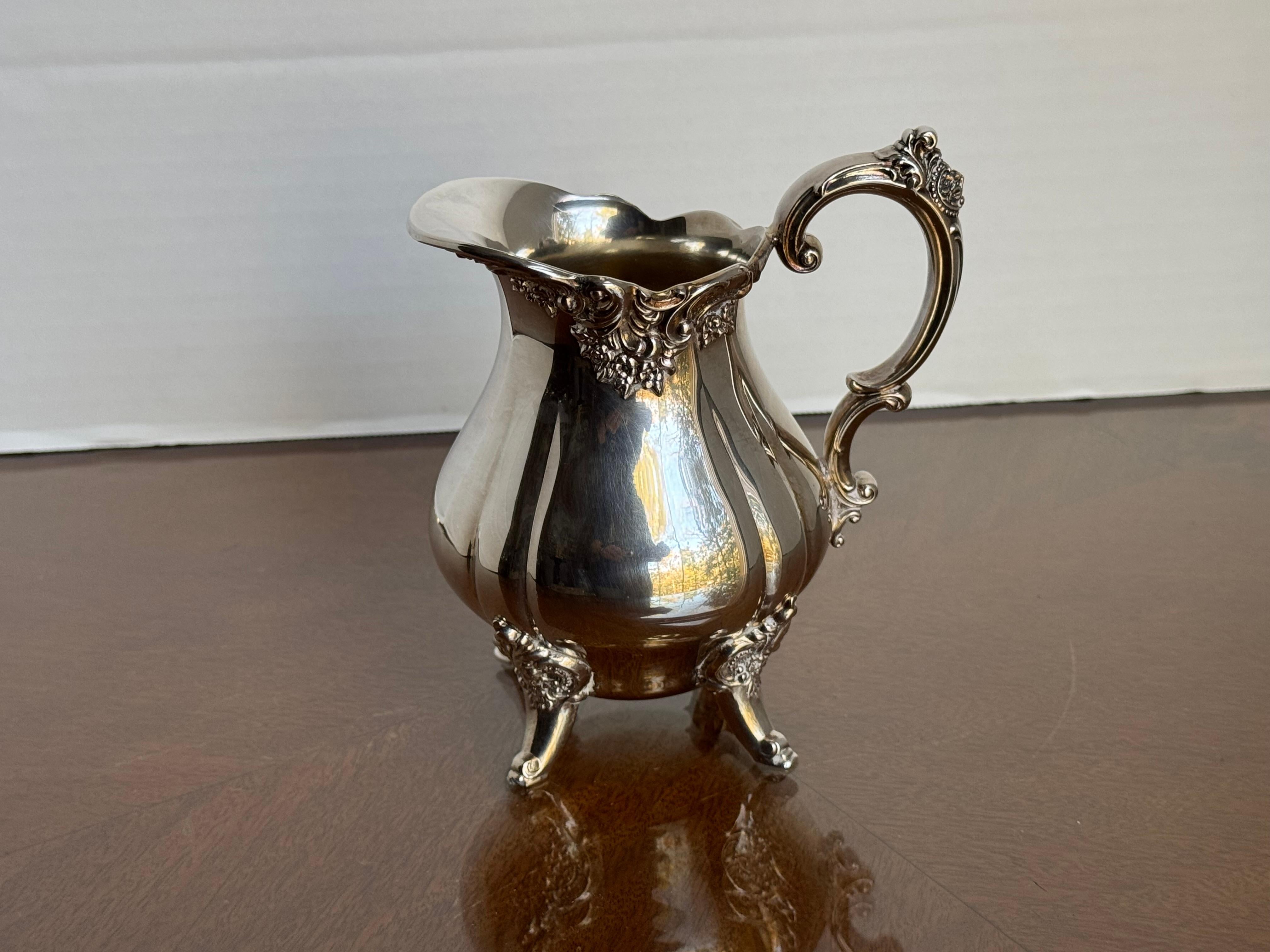 Sucrier et crémier vintage Wallace argenté en vente 3