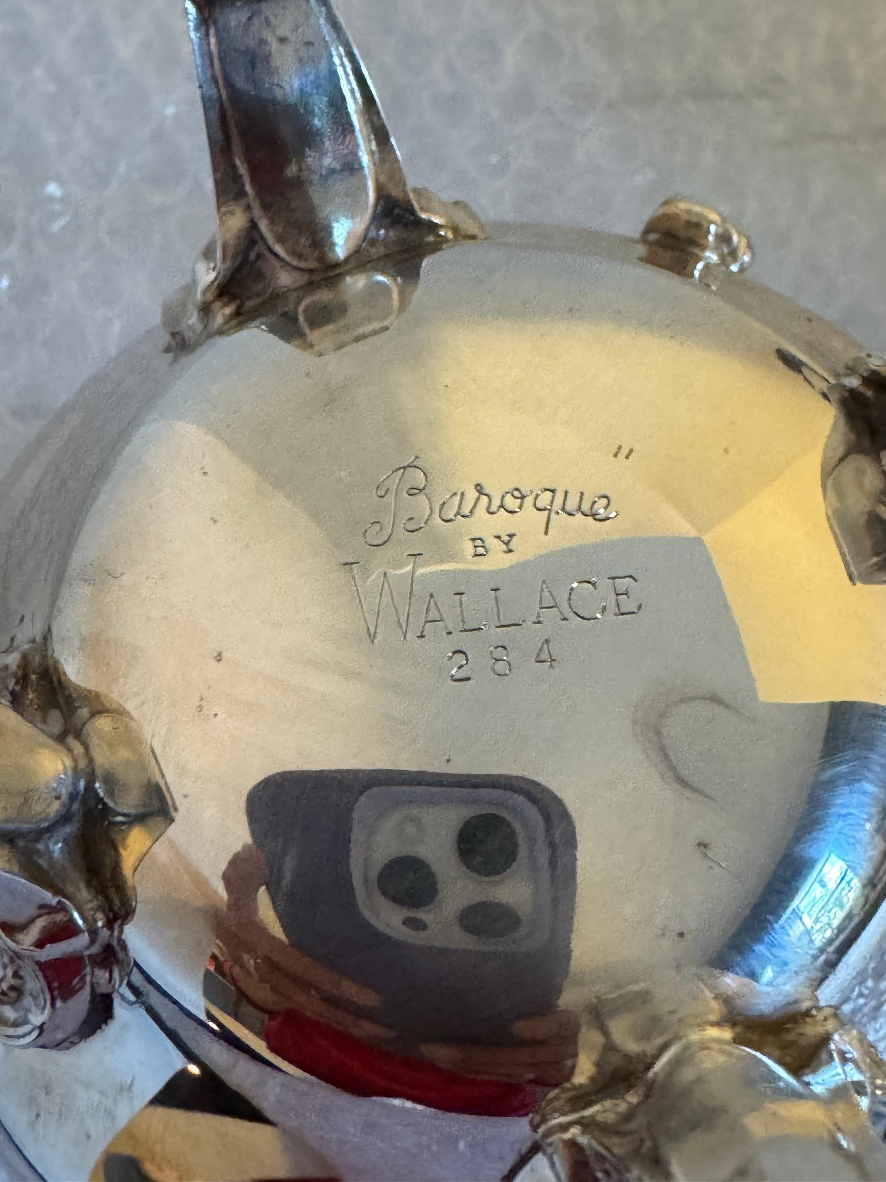 Crémier et sucrier d'occasion grand baroque en argenterie Wallace
Service de sucre et de crémier en argent massif de Wallace. Fabriqué entre 1900 et 1940 en métal argenté de haute qualité. Que vous soyez collectionneur ou simplement à la recherche