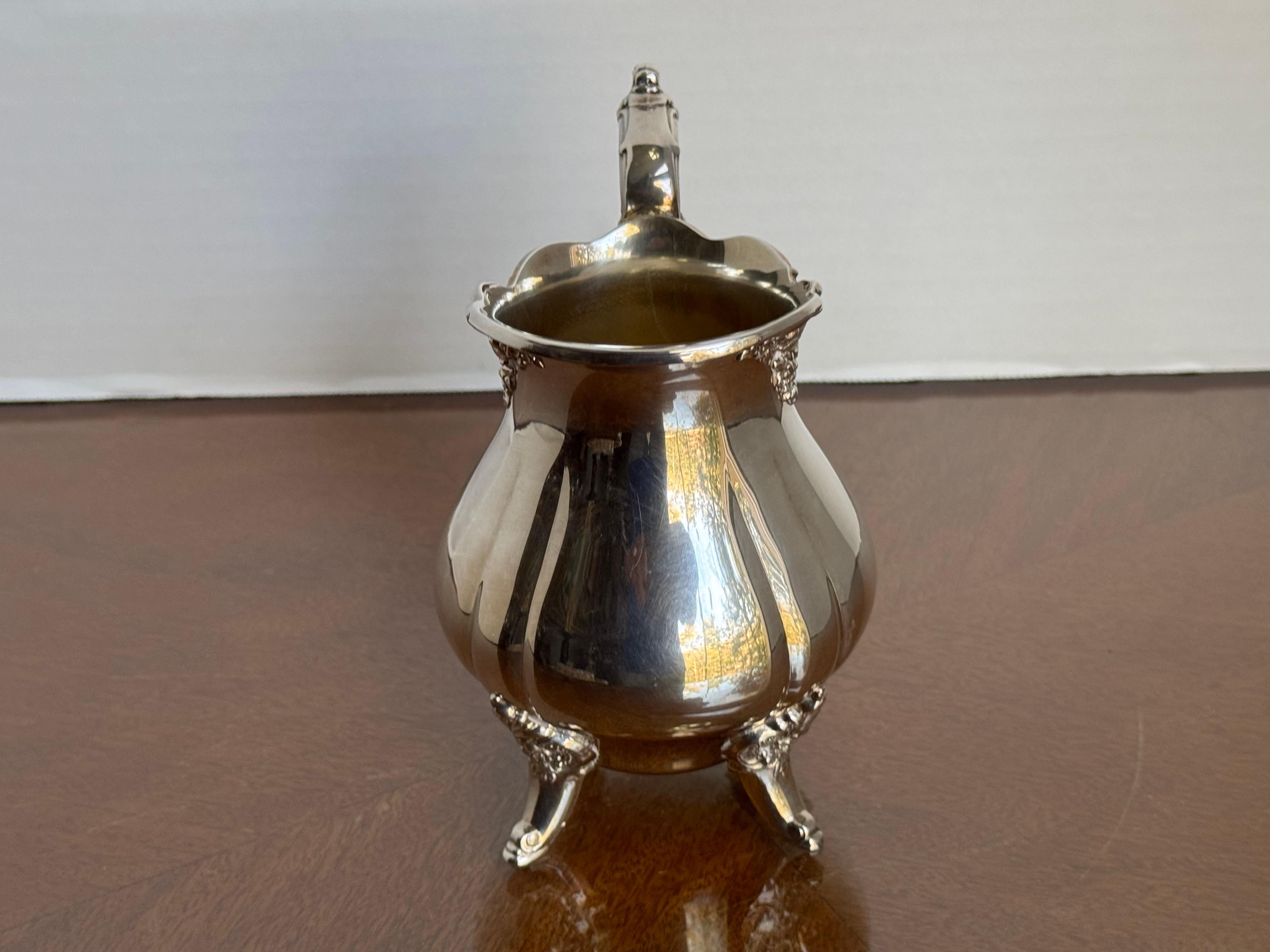 Plaqué argent Sucrier et crémier vintage Wallace argenté en vente