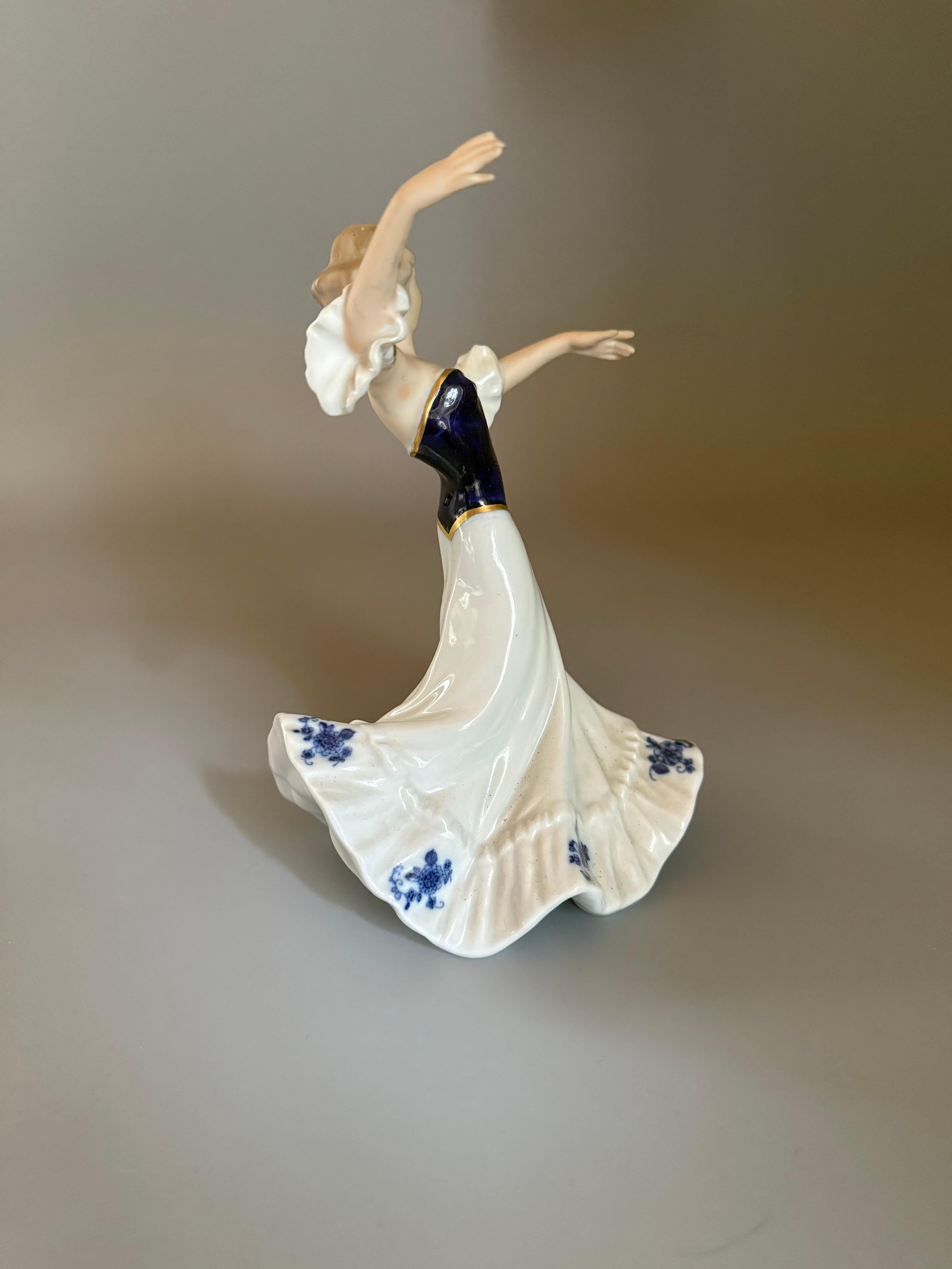 Porcelain White Cobalt Ballerina Wallendorf Germany 1964-1990 For Sale 1