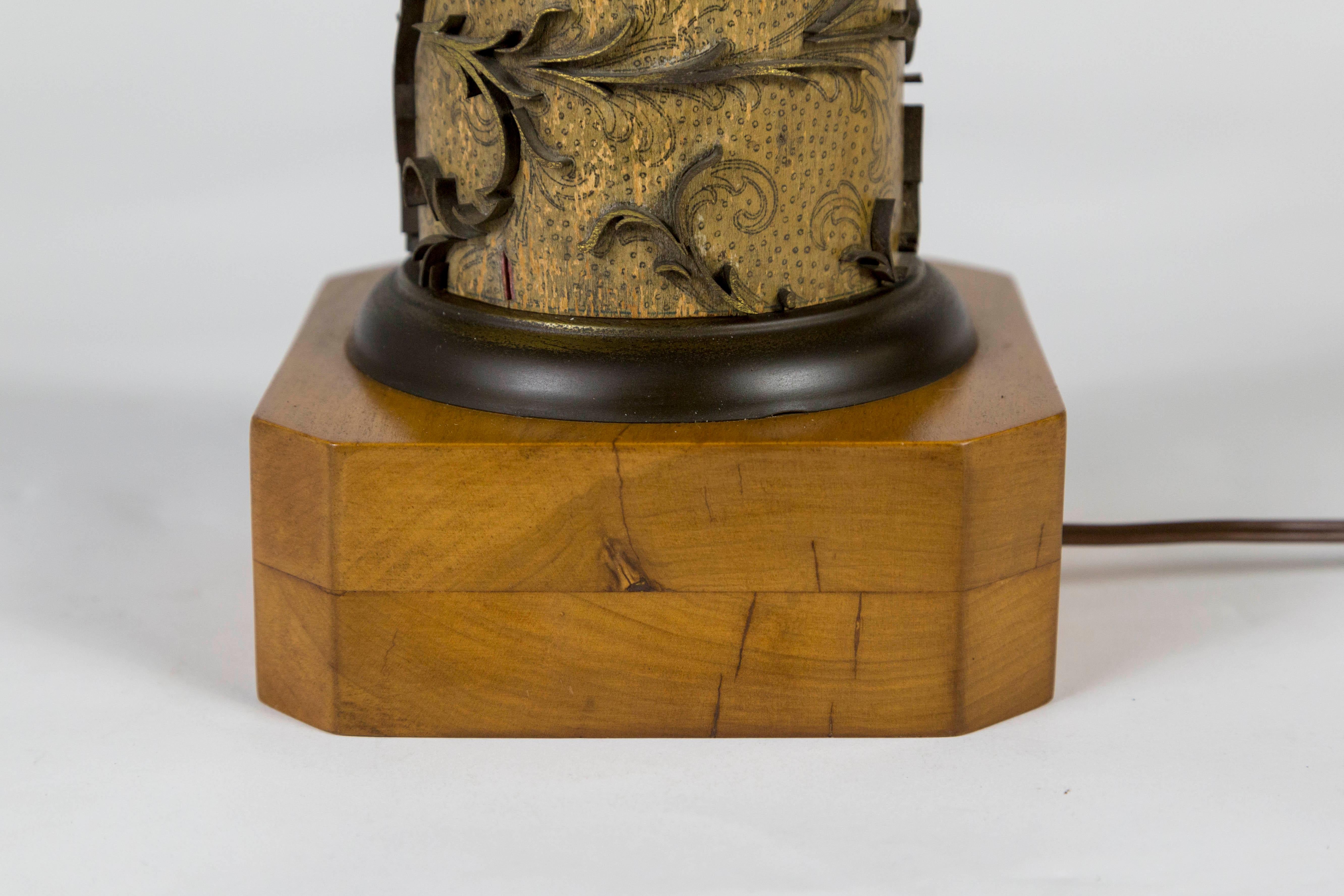 Vieux rouleau d'impression papier peint comme lampe de bureau en vente 1
