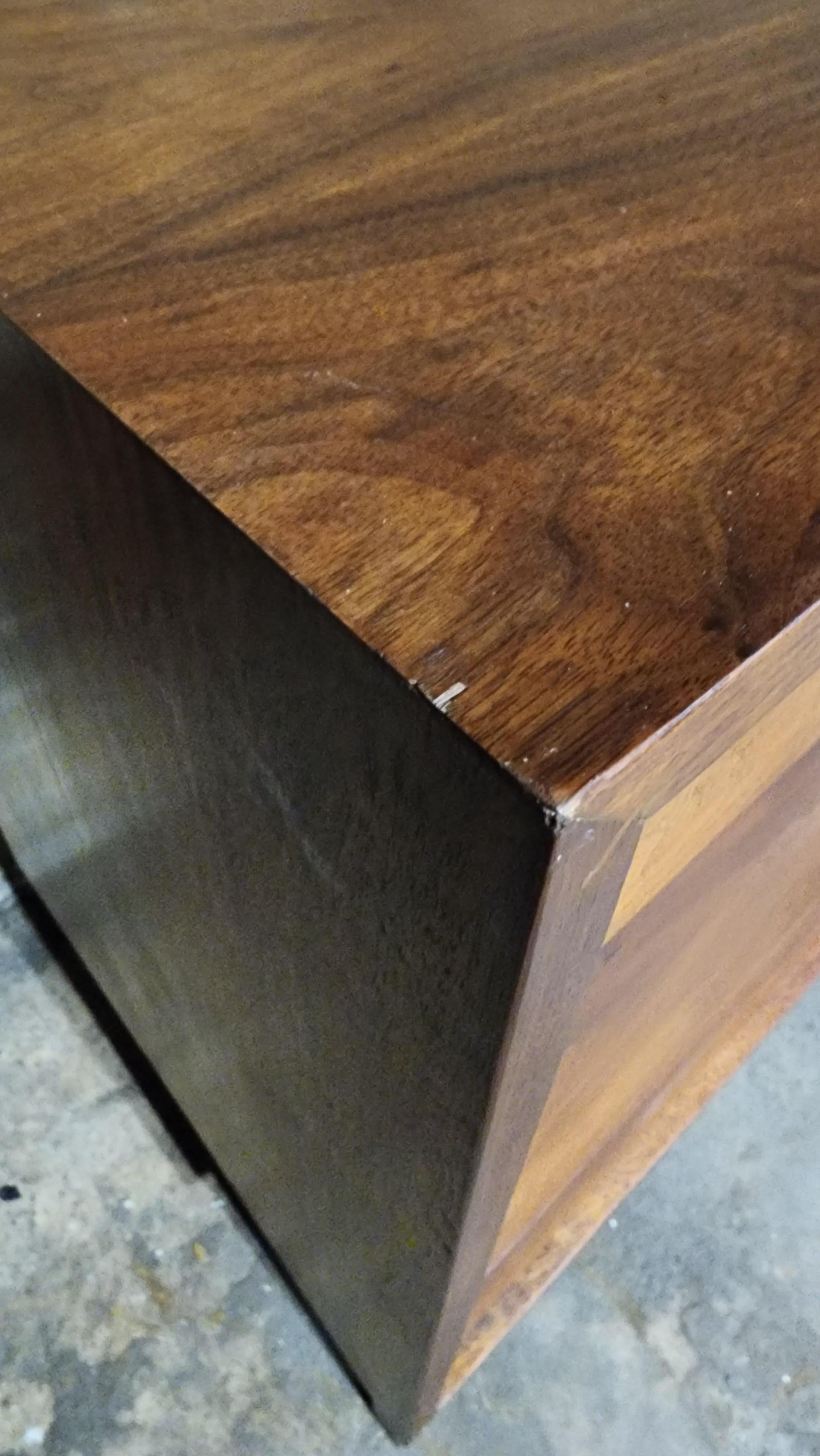 Vintage Walnut 8 Drawer Dresser by Richard Artschwager, RICHARD en vente 1