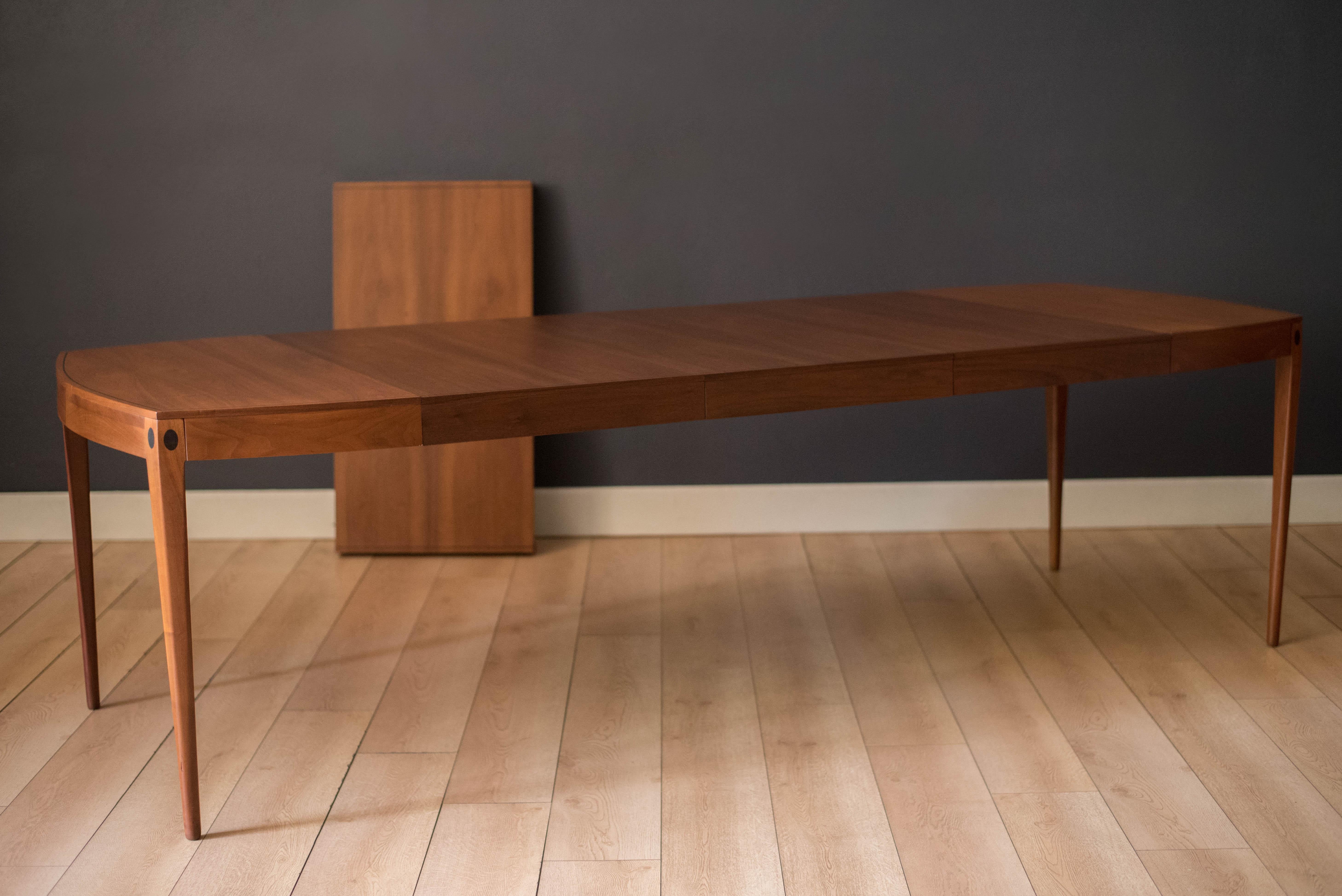 Vintage Walnut and Rosewood Directional Dining Table by Kipp Stewart for Calvin In Good Condition For Sale In San Jose, CA