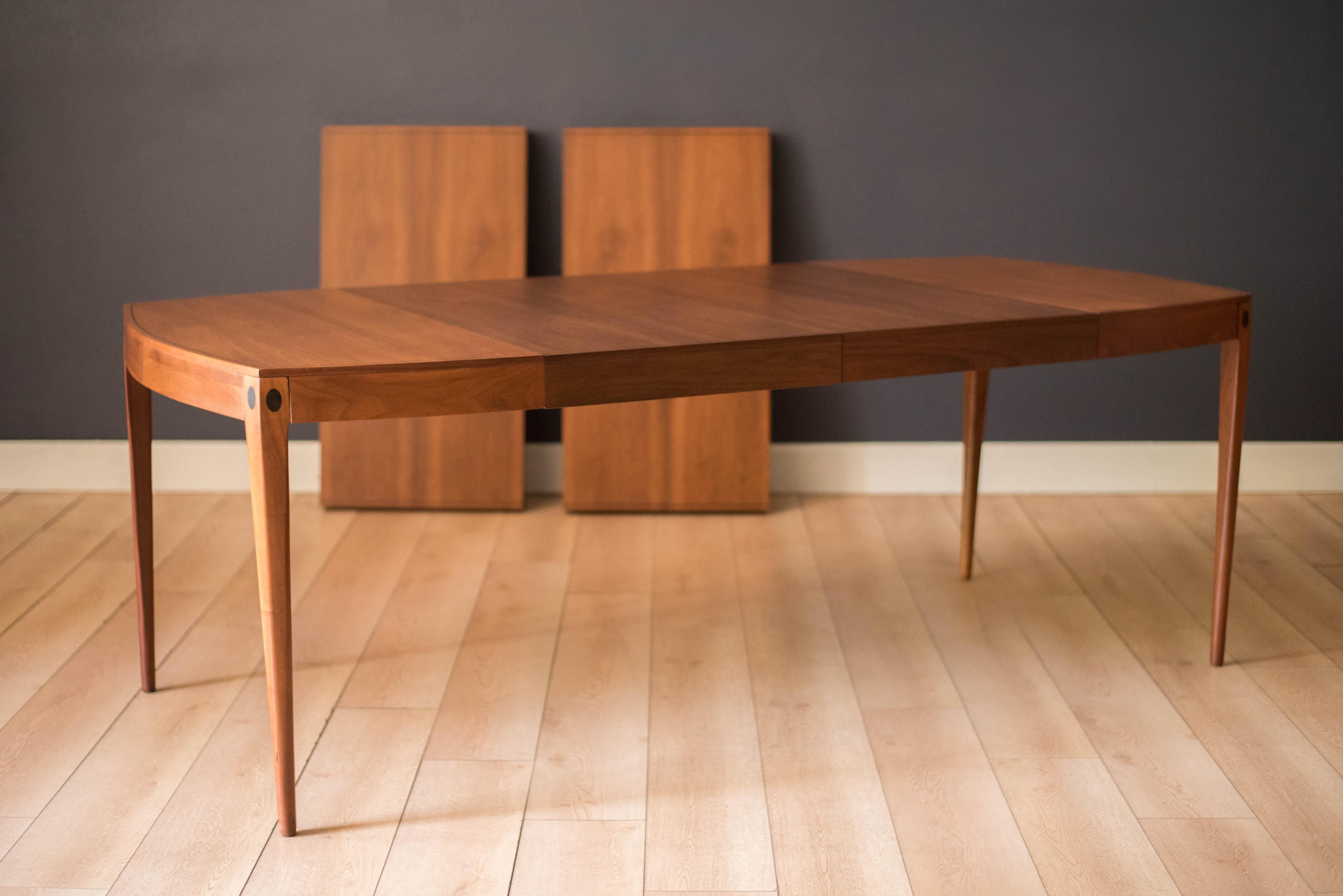 Mid-20th Century Vintage Walnut and Rosewood Directional Dining Table by Kipp Stewart for Calvin For Sale