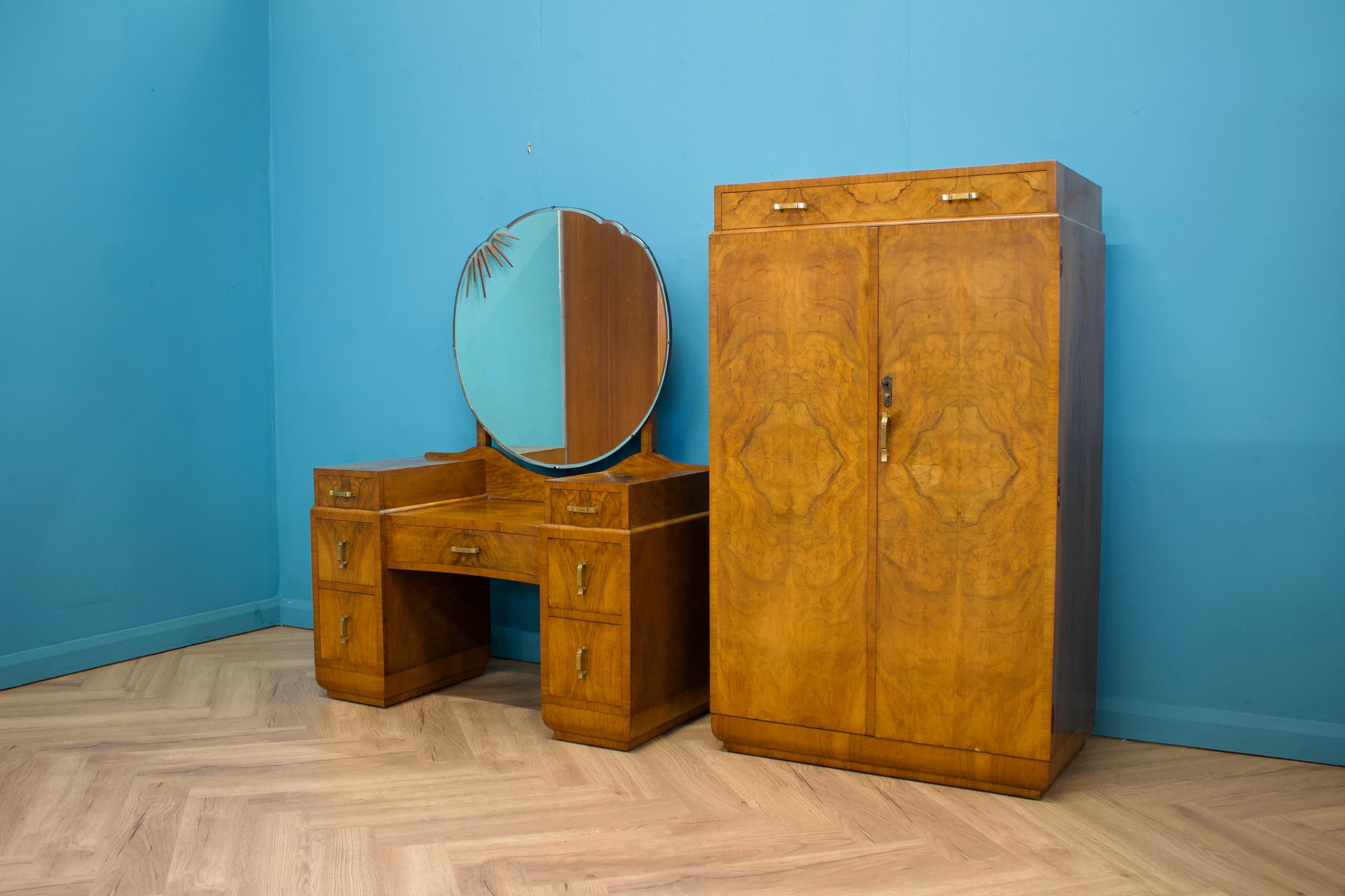Art Deco Vintage Walnut and Walnut Veneer Dressing Table, 1930s For Sale