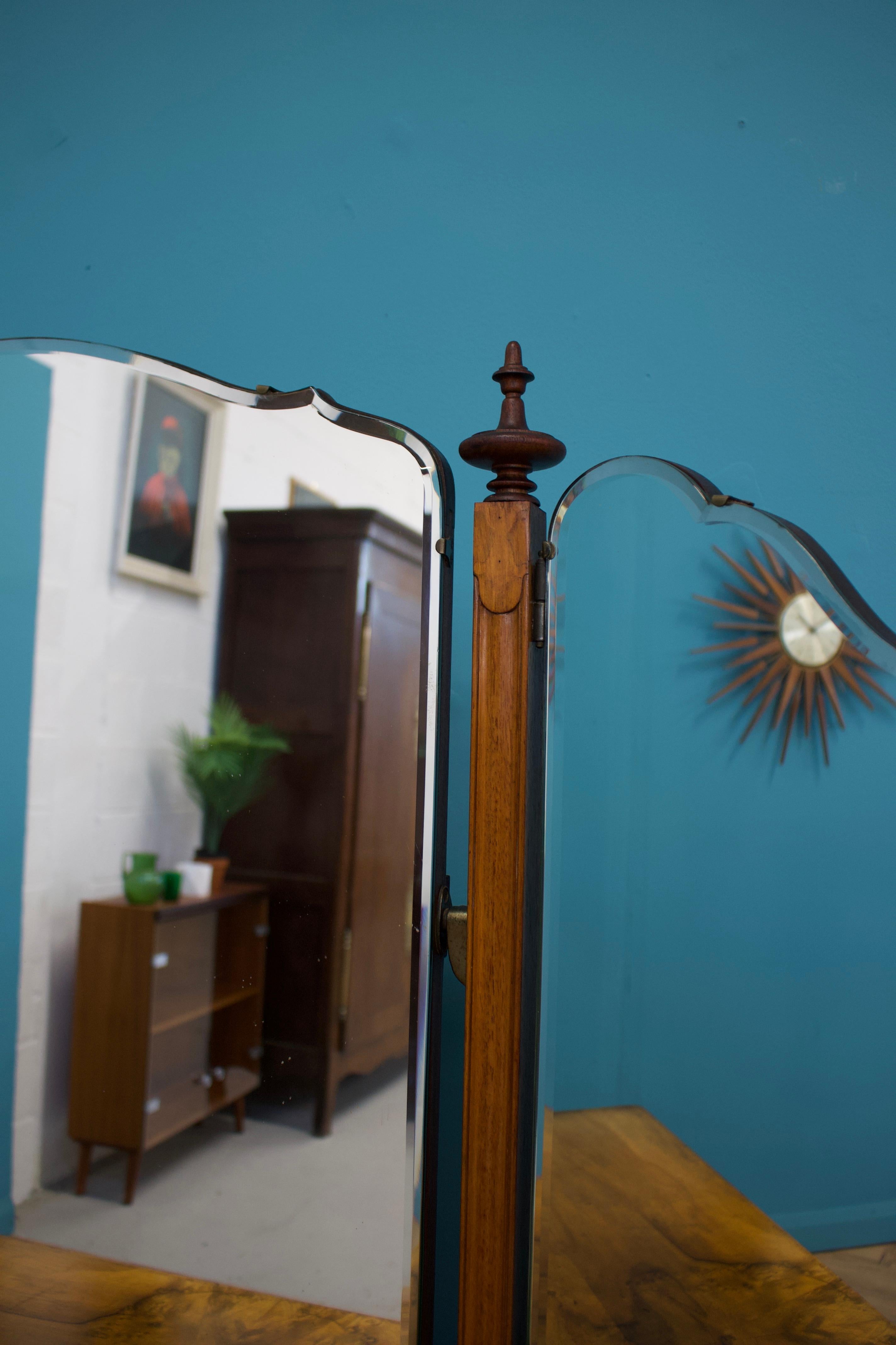 Vintage Walnut and Walnut Veneer Dressing Table from N H Chapman Siesta, 1930s 4