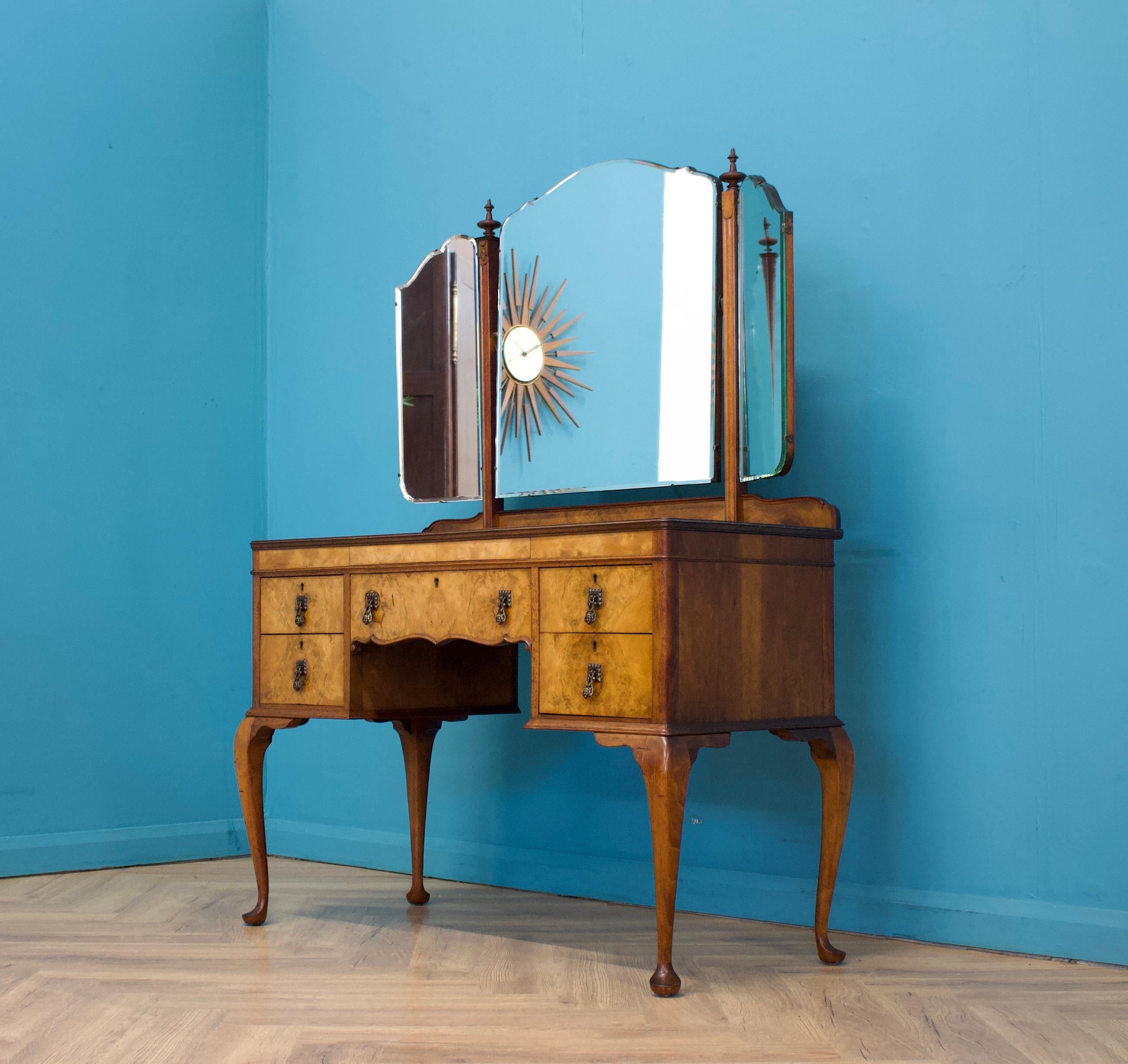 Vintage Walnut and Walnut Veneer Dressing Table from N H Chapman Siesta, 1930s In Good Condition In South Shields, GB