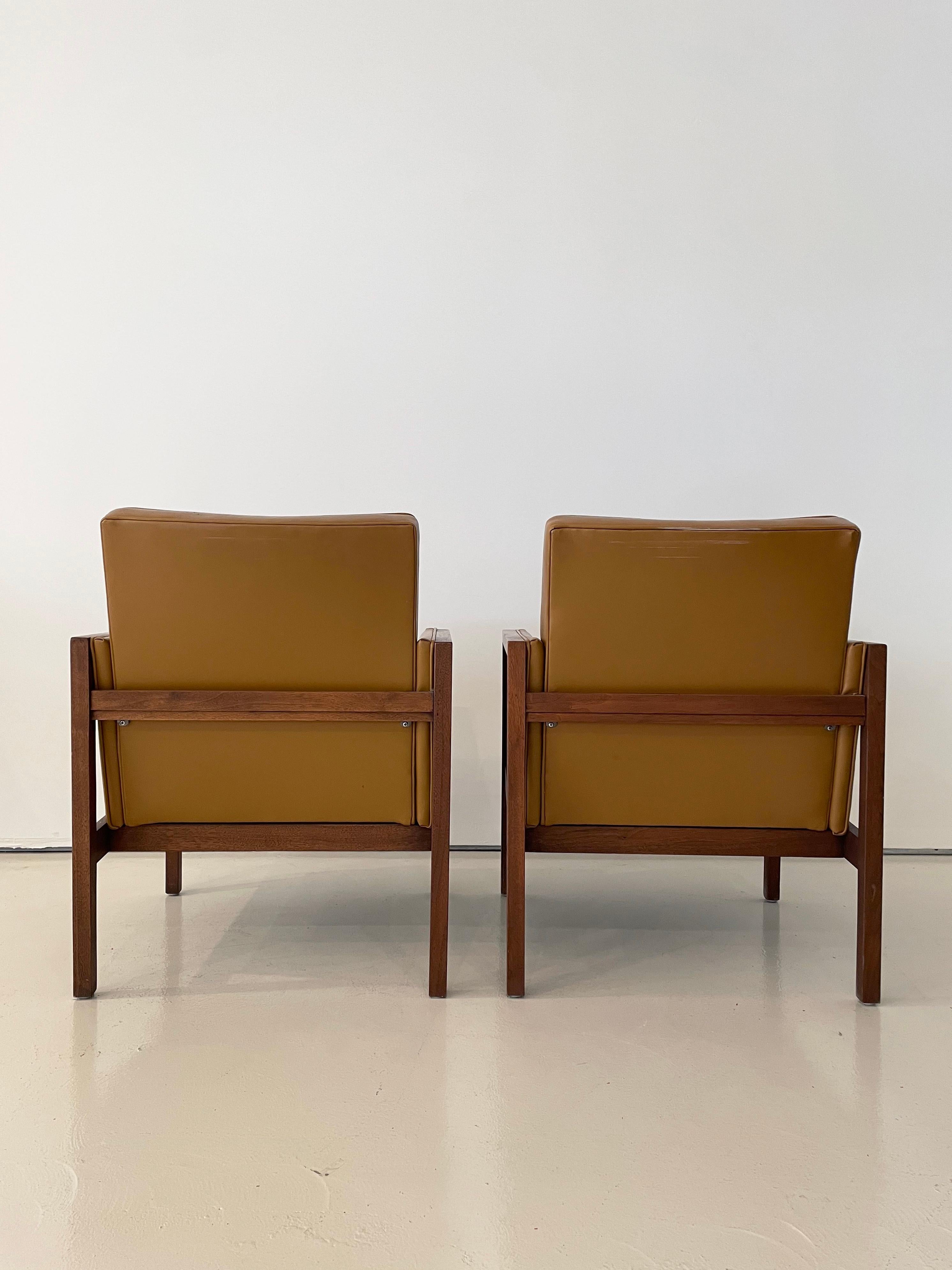 Vintage-Sessel aus Nussbaumholz von Alma, 2er-Set (20. Jahrhundert) im Angebot