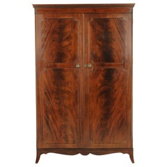 Armoire vintage en noyer:: armoire 2 portes:: penderie:: placard:: Ecosse 1930:: B1185