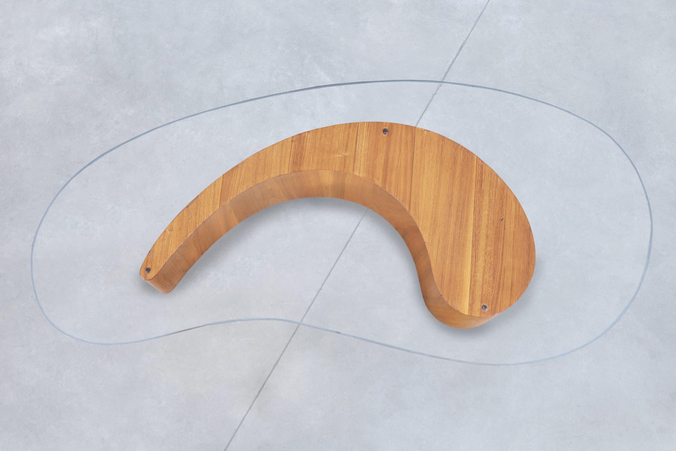 Table basse biomorphe en noyer en vente 5