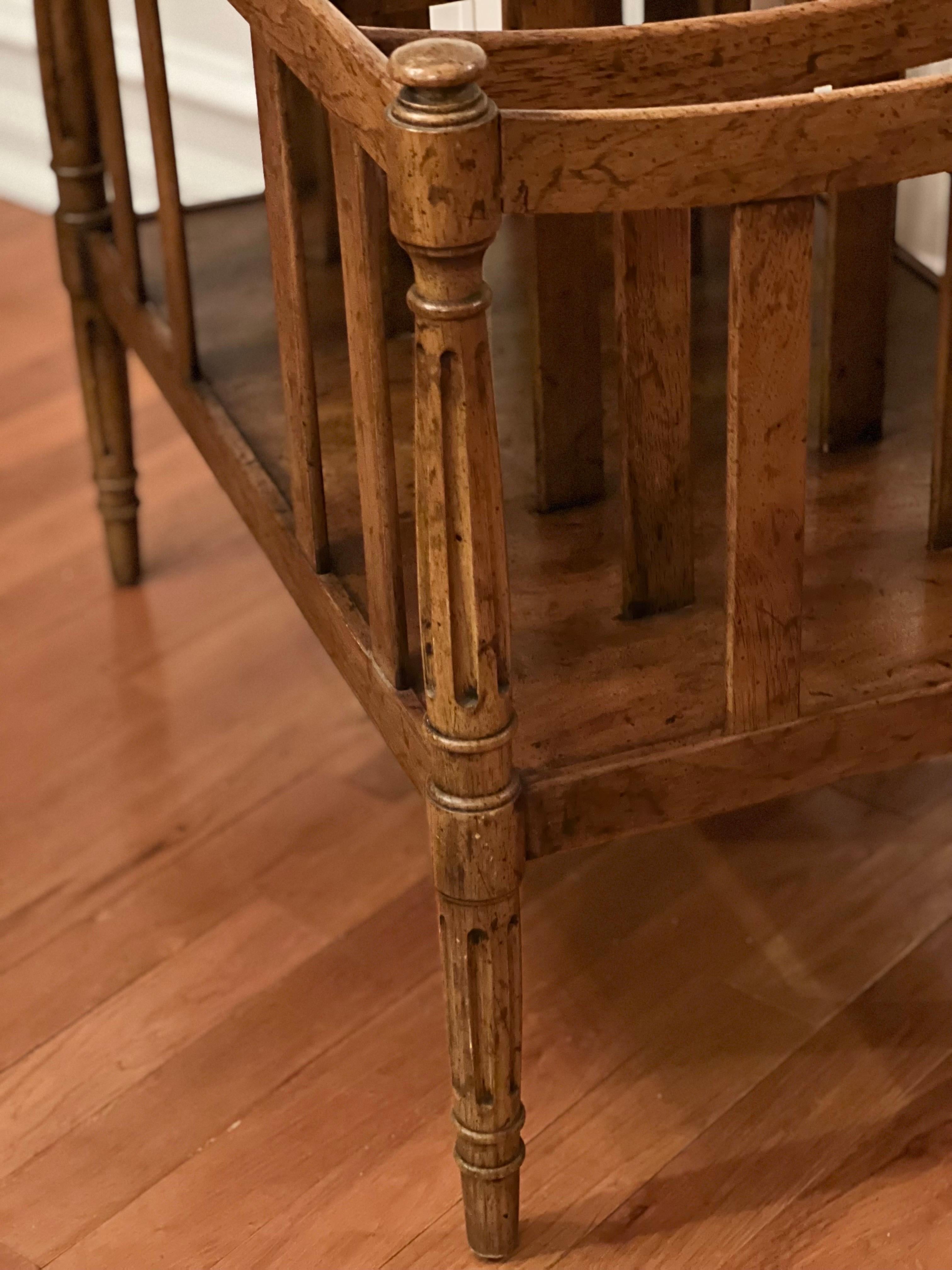 Vintage Walnut Burl English Style Canterbury Table by Heritage, 1970 In Good Condition For Sale In Doylestown, PA