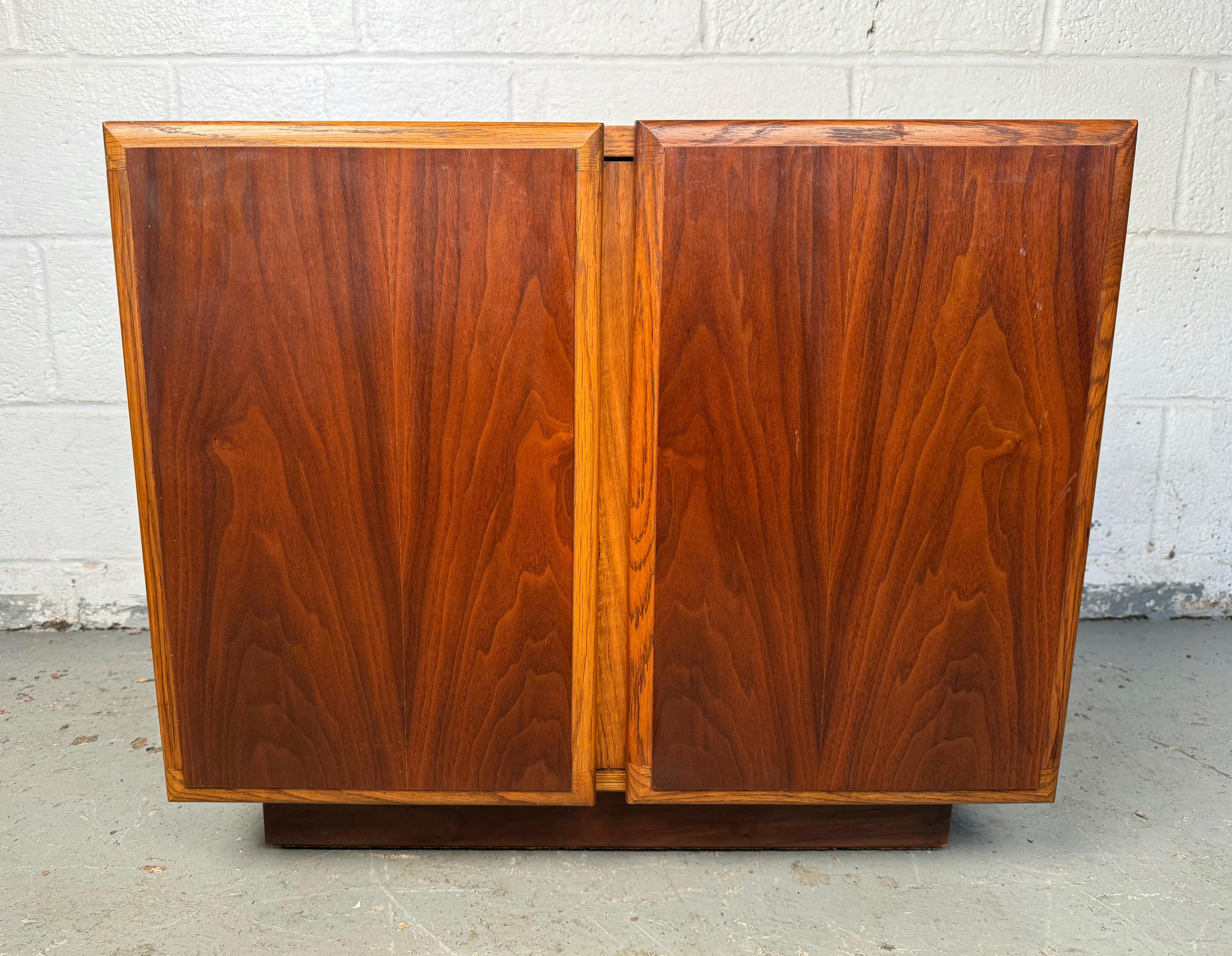 Vintage Nachttische aus Nussbaumholz von Lane 4