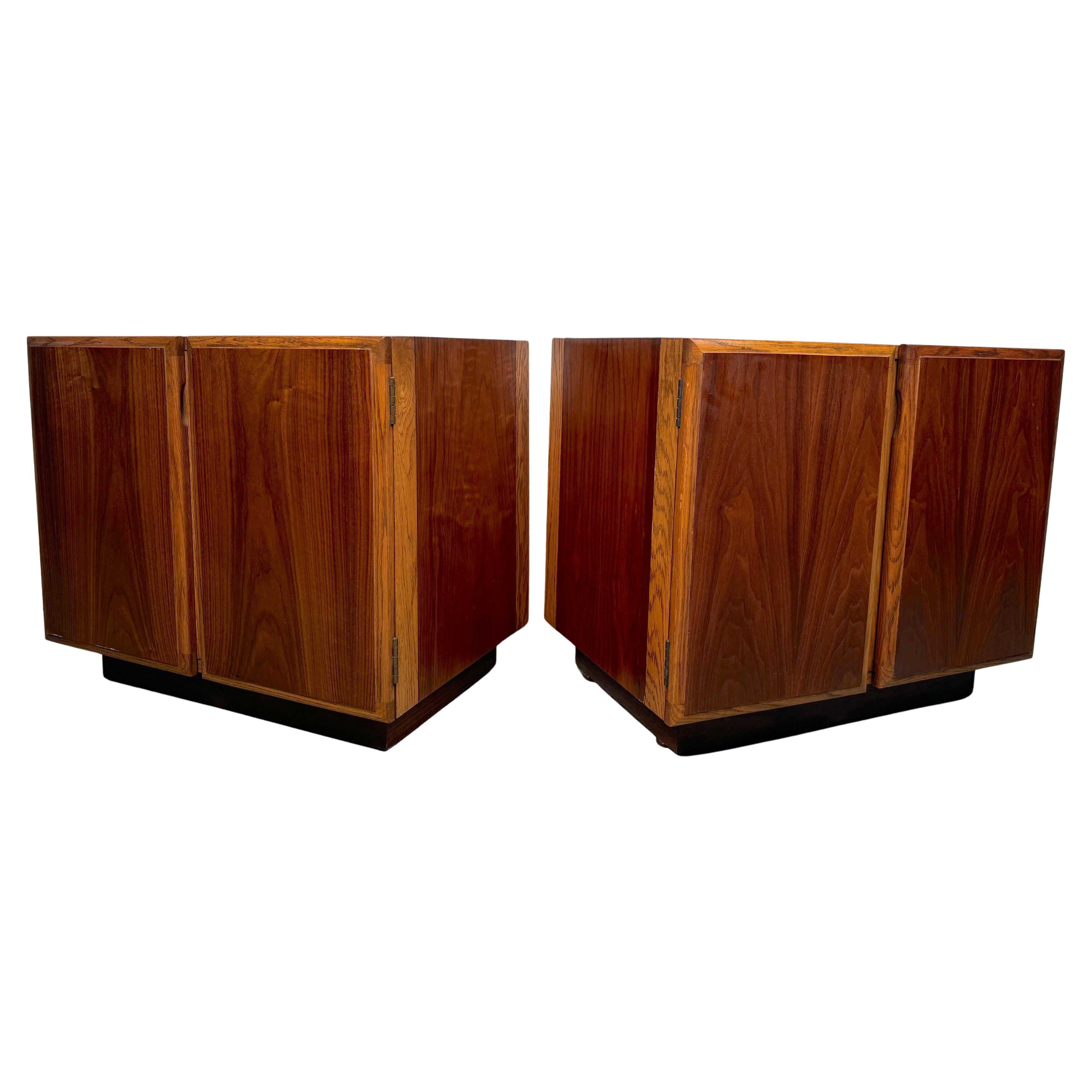 Tables de nuit à armoire en noyer vintage par Lane