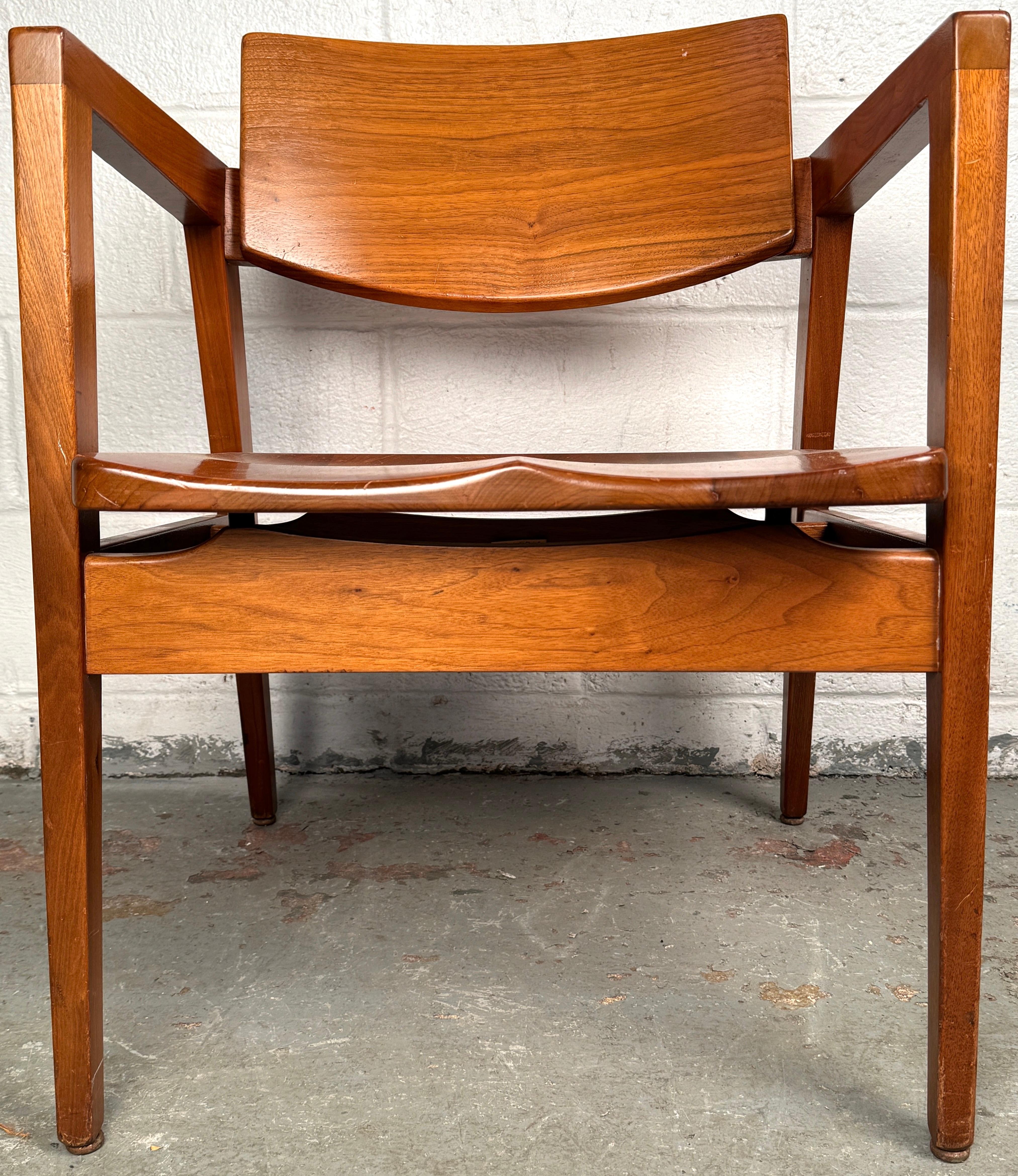 Vintage Walnut Chair by Gunlocke In Good Condition For Sale In Brooklyn, NY