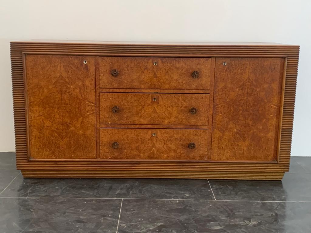 Walnut chest of drawers/