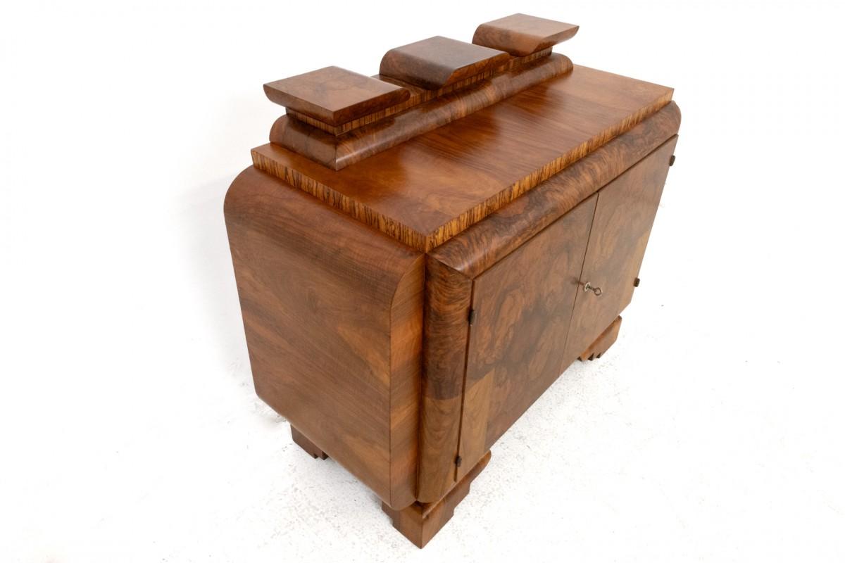 Vintage walnut chest of drawers, Poland, mid-20th century.

Vintage chest of drawers made of walnut wood, after renovation.

Dark brown, semi-matte finish.

Dimensions:

Height: 100 cm

Width: 113 cm

Depth: 54 cm

Origin: Poland, mid-20th century.