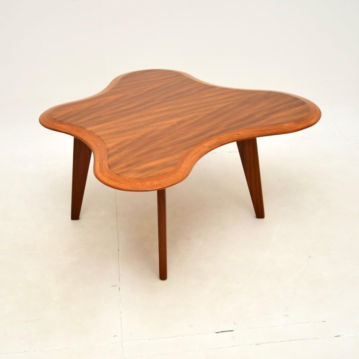 Vintage Walnut Cloud Coffee Table by Neil Morris In Good Condition For Sale In London, GB