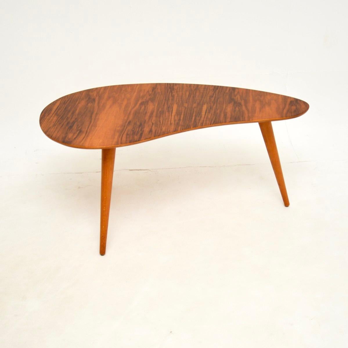 Mid-Century Modern Vintage Walnut Coffee / Side Table en vente