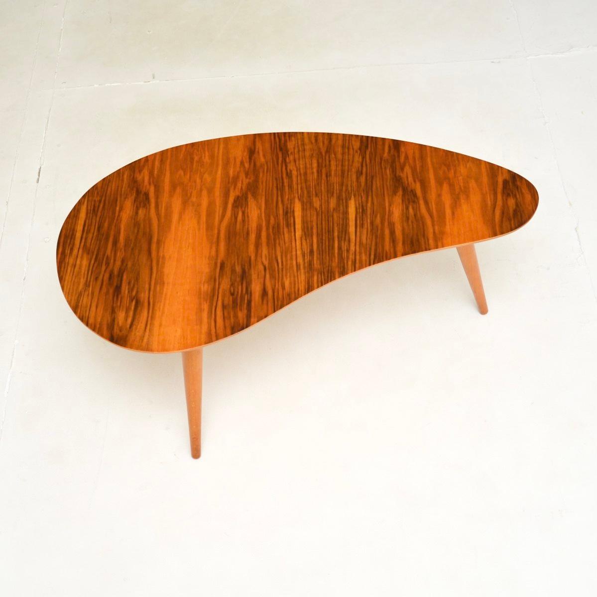 Vintage Walnut Coffee / Side Table Bon état - En vente à London, GB
