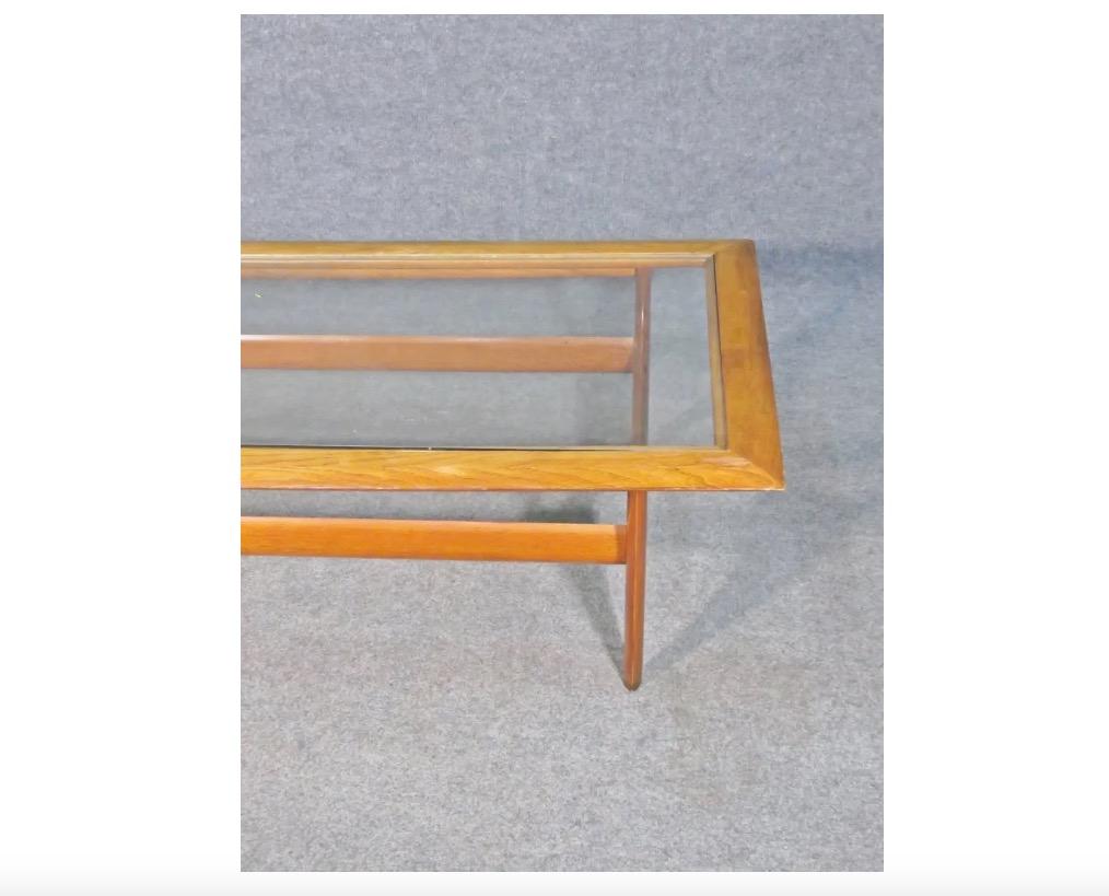 XX secolo Tavolino da salotto in noce vintage di Adrian Pearsall per Lane Furniture in vendita