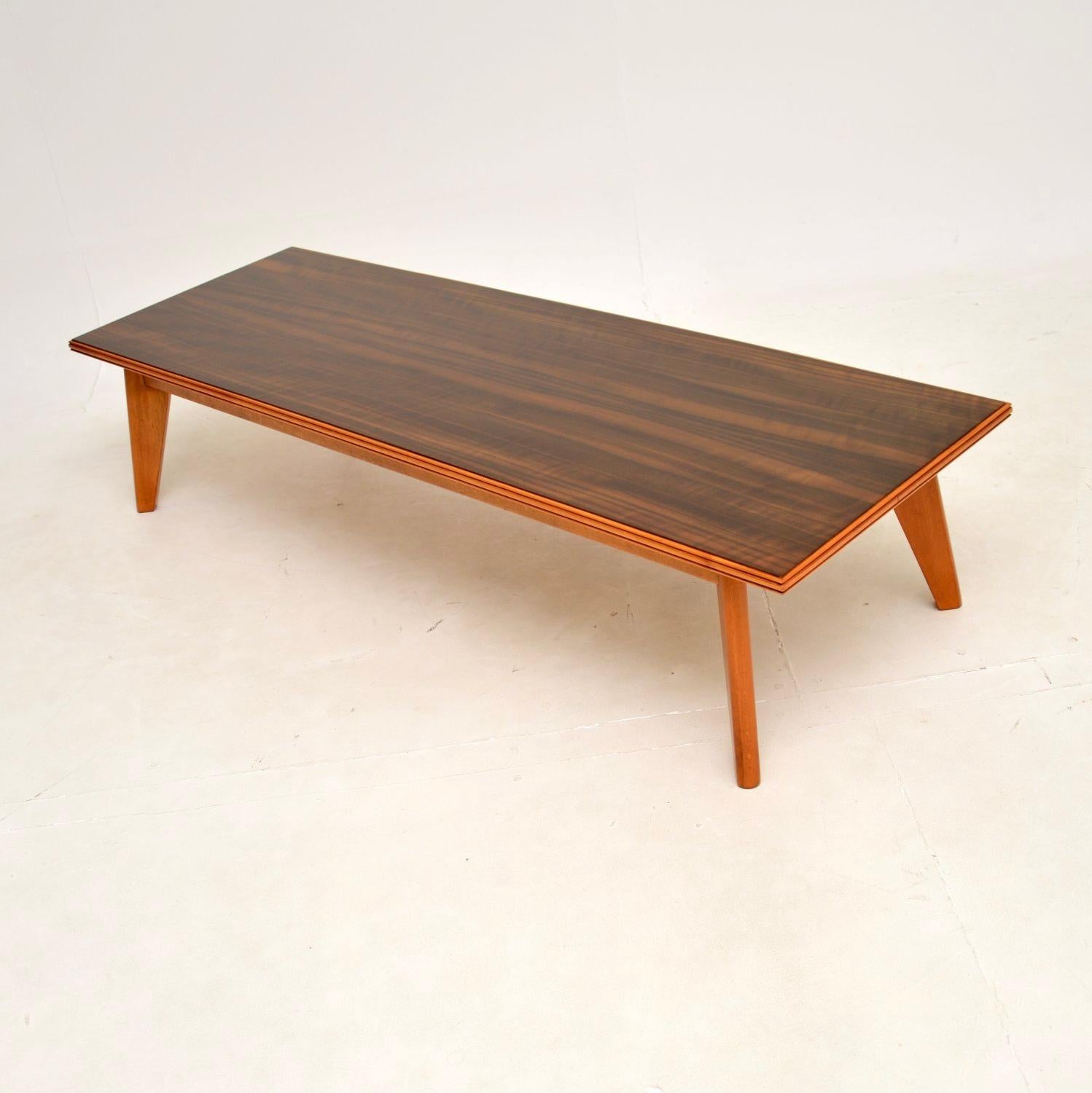 Vintage Walnut Coffee Table by Peter Hayward for Vanson In Good Condition For Sale In London, GB