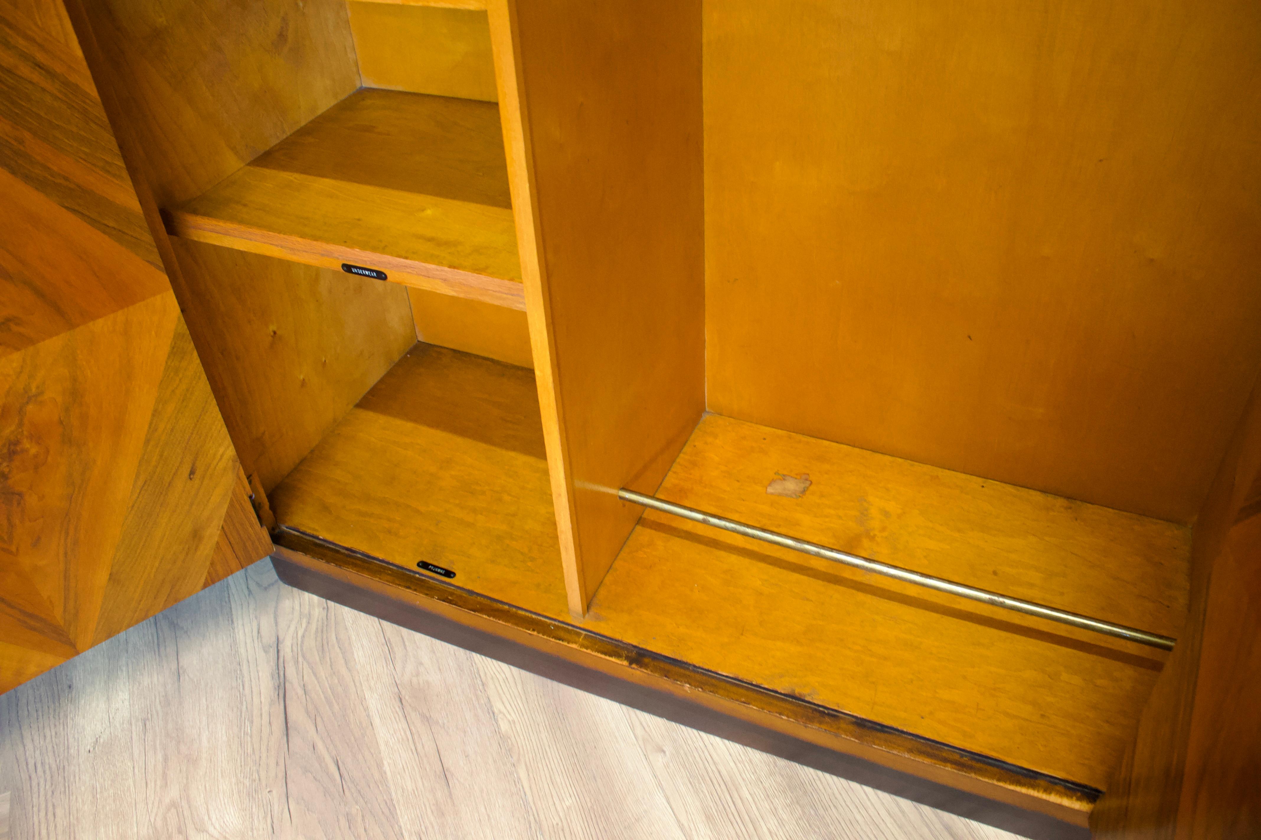 Armario Compactum Vintage de Nogal de Fitrobe, años 30 5