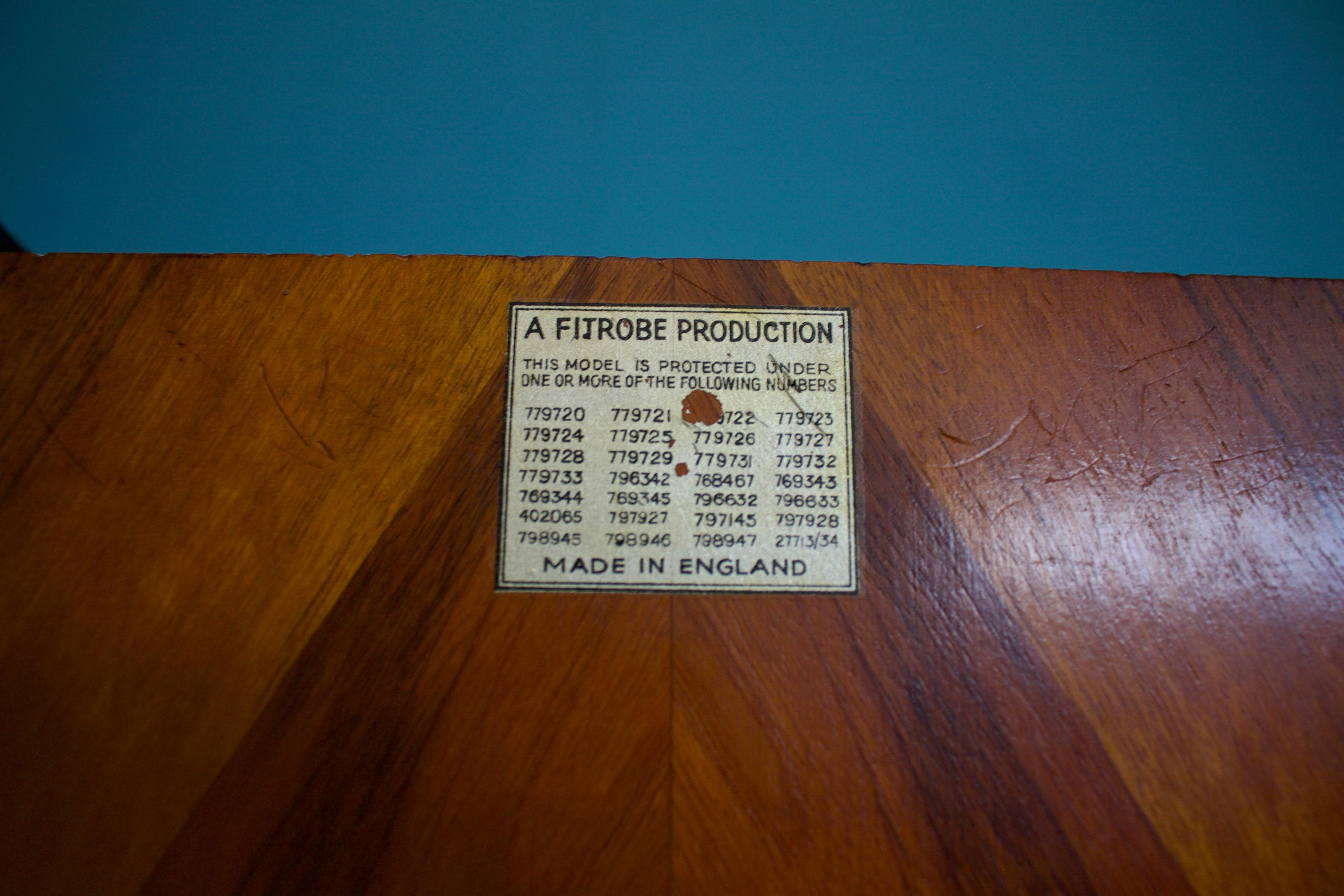 Armario Compactum Vintage de Nogal de Fitrobe, años 30 6