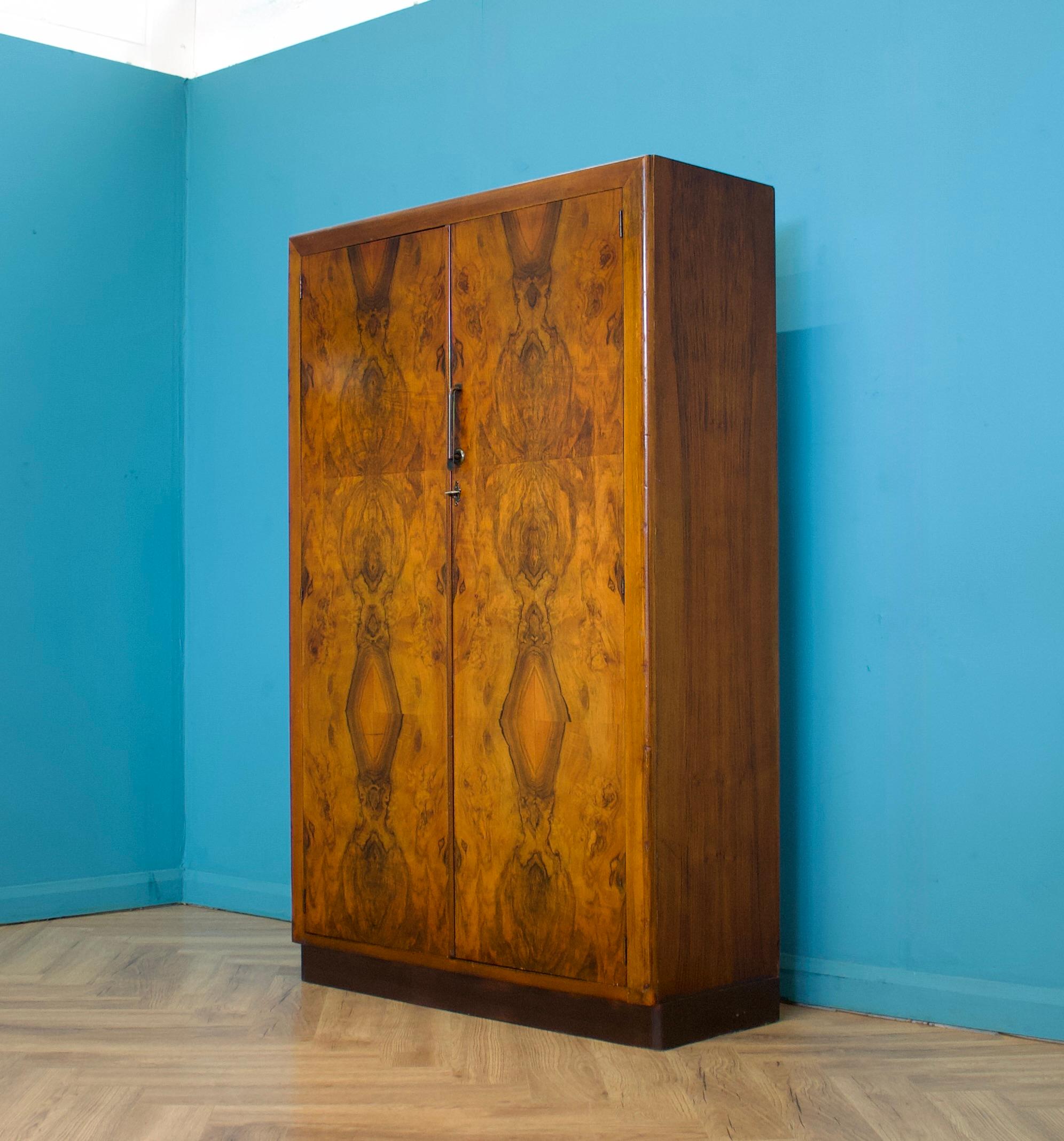 Armario Compactum Vintage de Nogal de Fitrobe, años 30 Británico