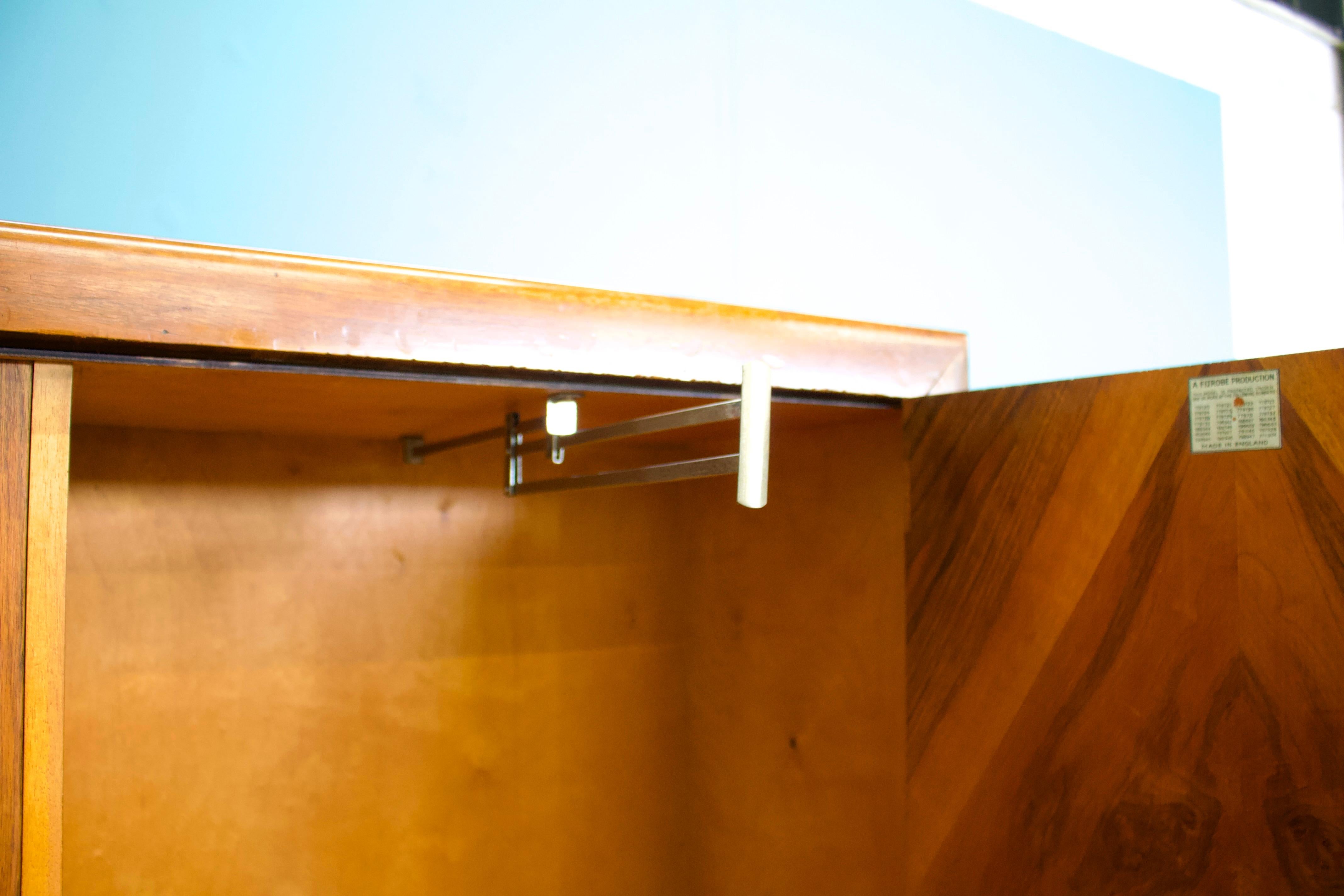 Armario Compactum Vintage de Nogal de Fitrobe, años 30 Madera