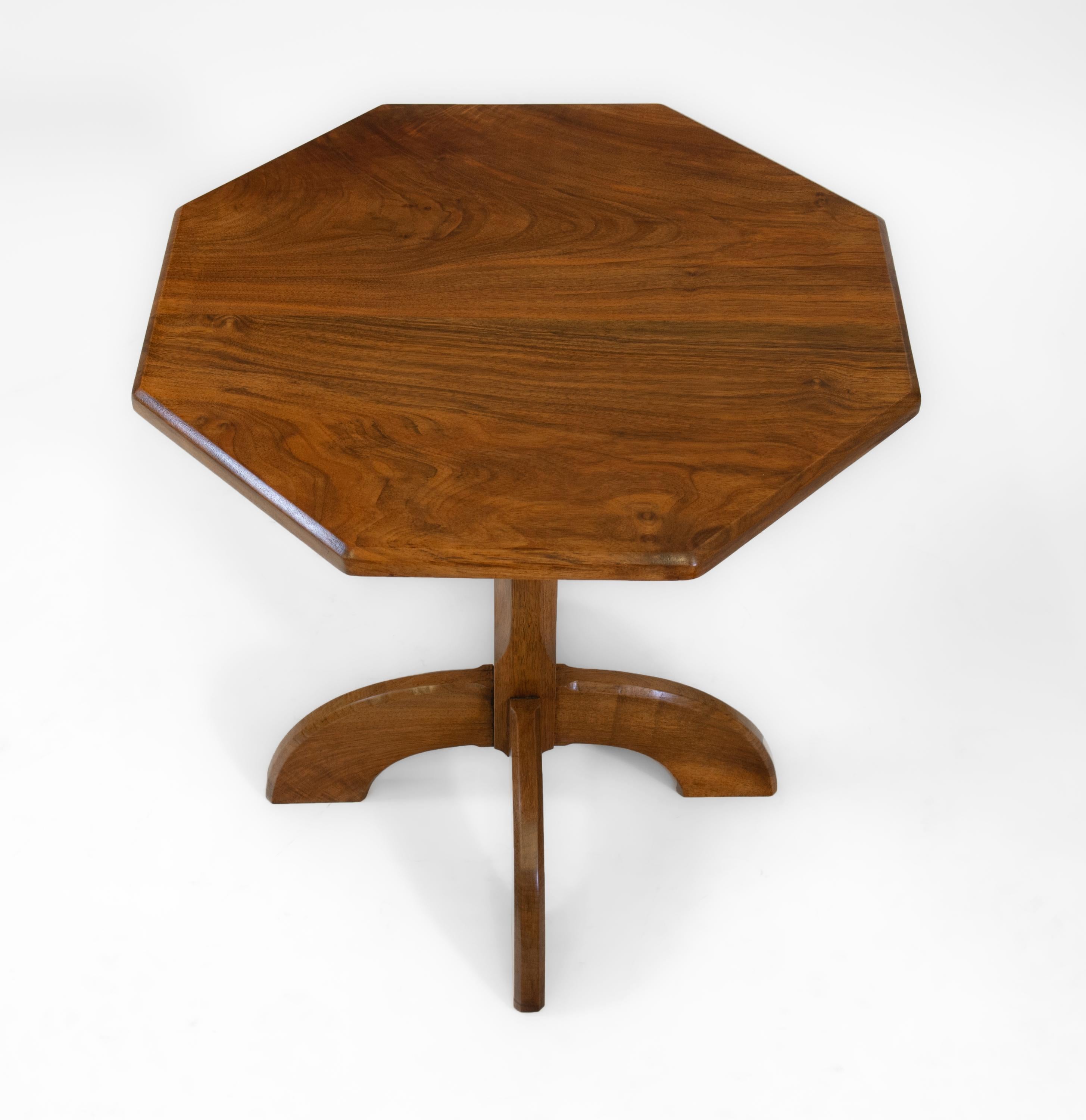 Vintage walnut Cotswold made octagonal side table, 1967.  Cabinet maker's stamp - C H Uzzell, Lewis Lane, Cirencester, MCMLXVII.

Delivery included to the UK mainland.

Constructed in solid English walnut with wonderful figuring to the octagonal