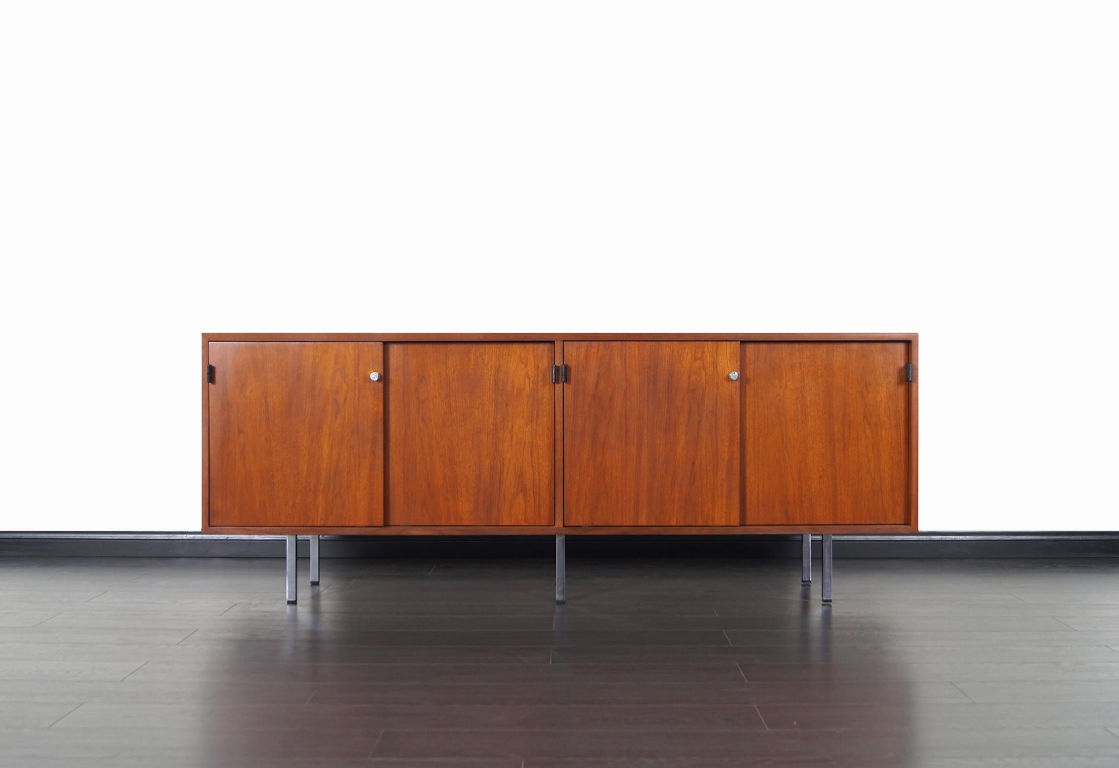 Vintage Walnut Credenza by Florence Knoll In Excellent Condition In North Hollywood, CA