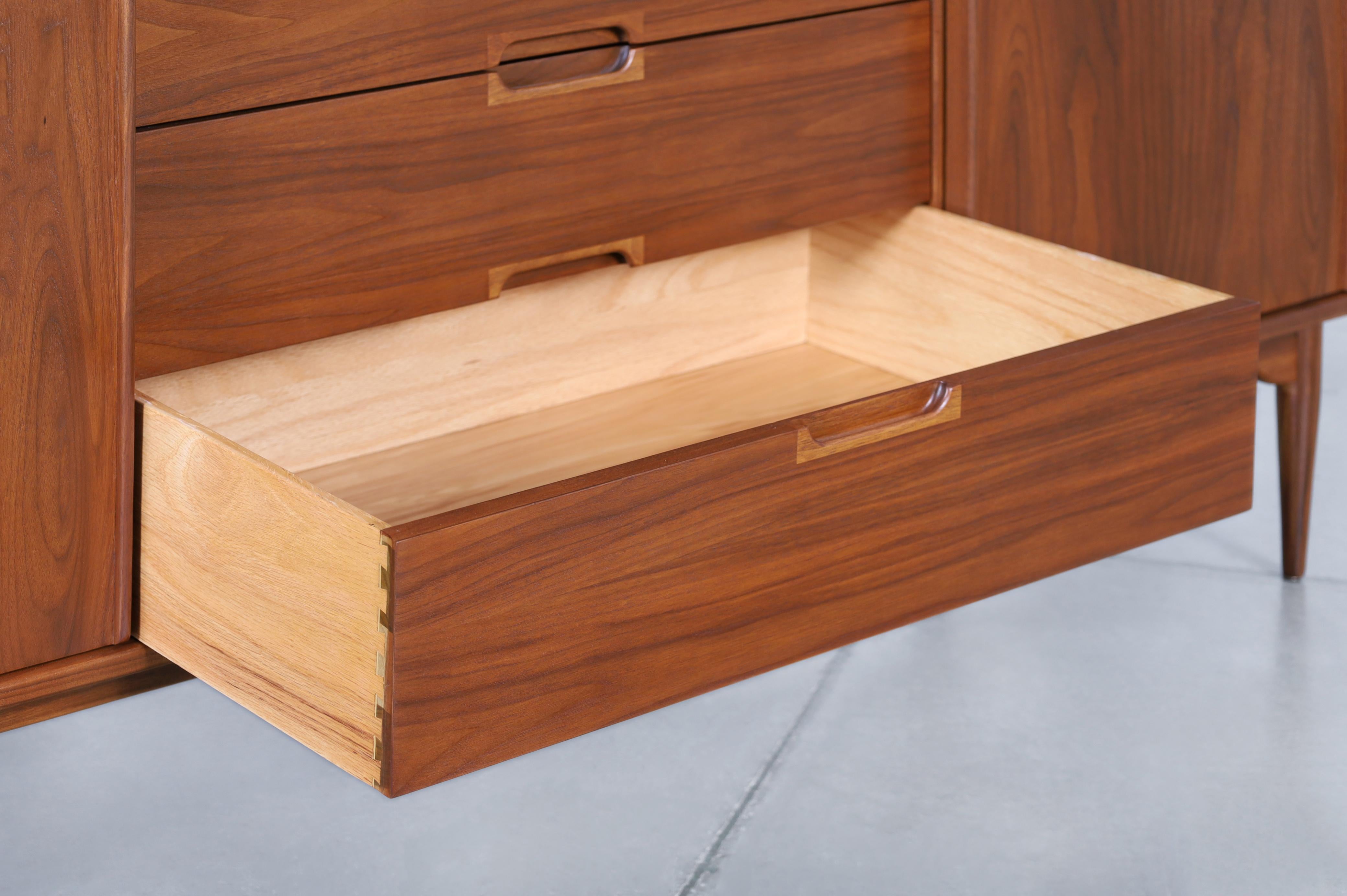 Vintage Walnut Credenza by John Keal for Brown Saltman In Excellent Condition For Sale In North Hollywood, CA