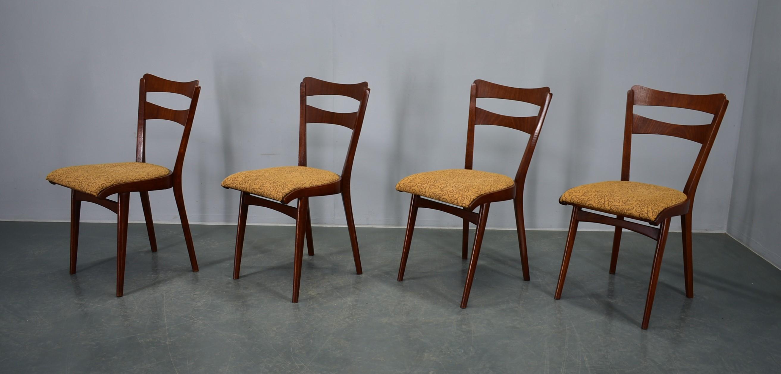 Mid-Century moderno Sedie da pranzo in noce vintage di Mier Topolcany, Cecoslovacchia, anni '60, Set di 4 in vendita