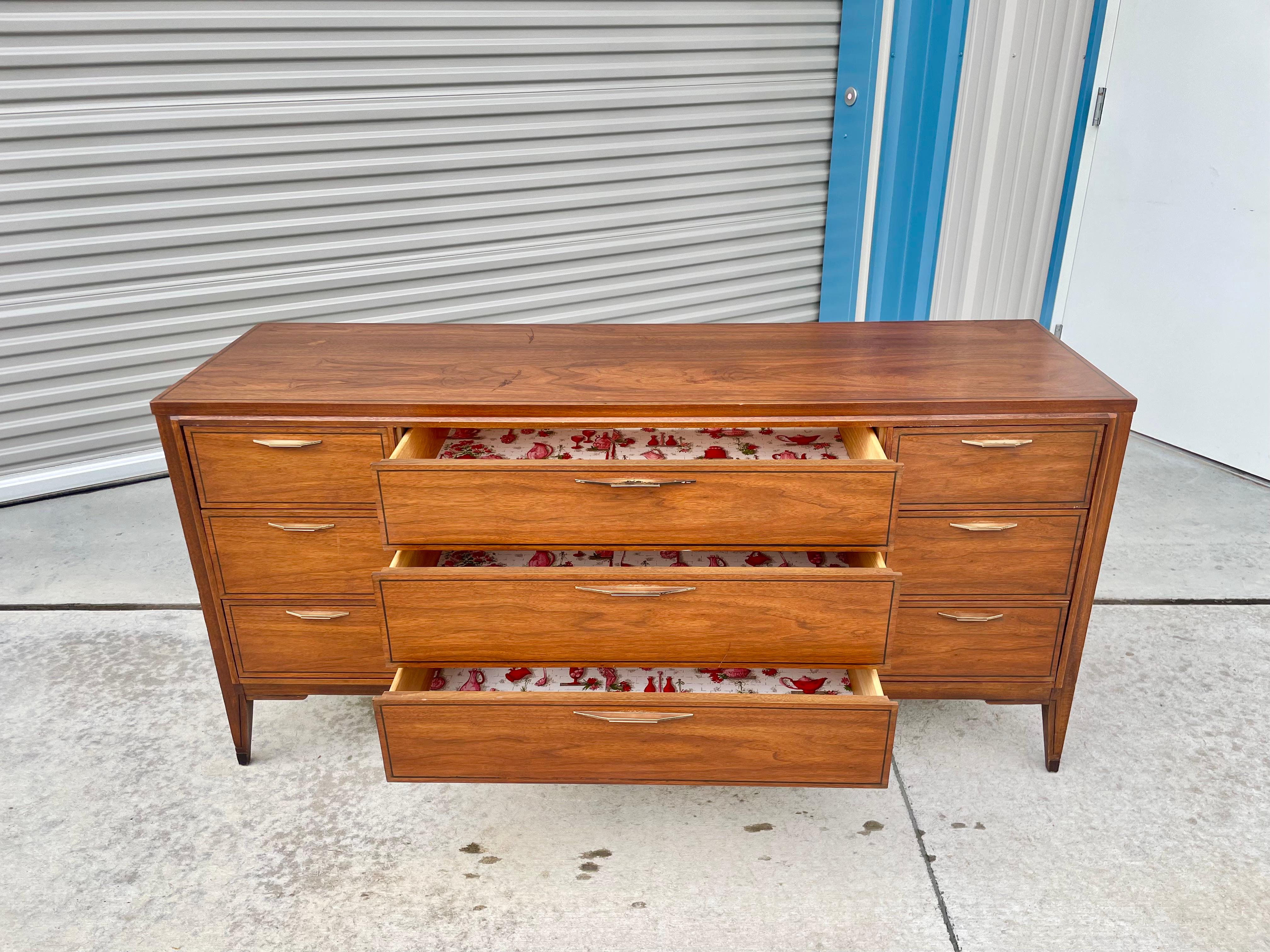 Vintage Walnut Dresser by Kent Coffey Tempo In Good Condition For Sale In North Hollywood, CA