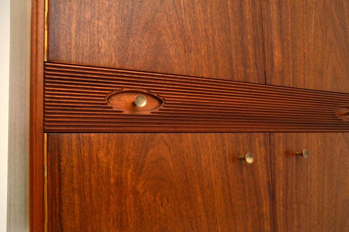 Vintage Getränkeschrank aus Nussbaumholz von Robert Heritage für Archie Shine 3