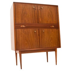 Vintage Getränkeschrank aus Nussbaumholz von Robert Heritage für Archie Shine