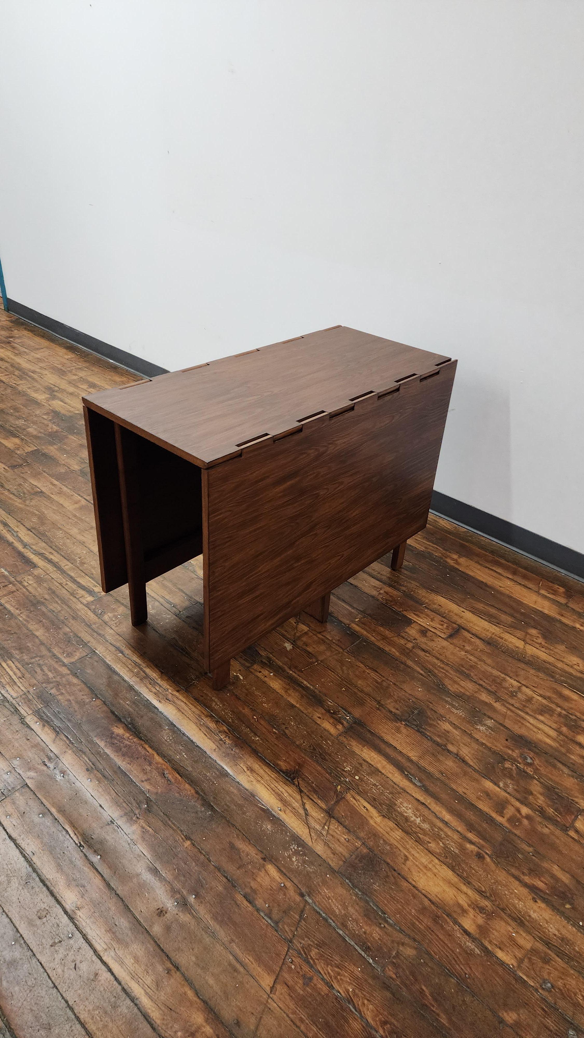 Mid-20th Century Vintage Walnut Drop Leaf Table By George Nelson for Herman Miller